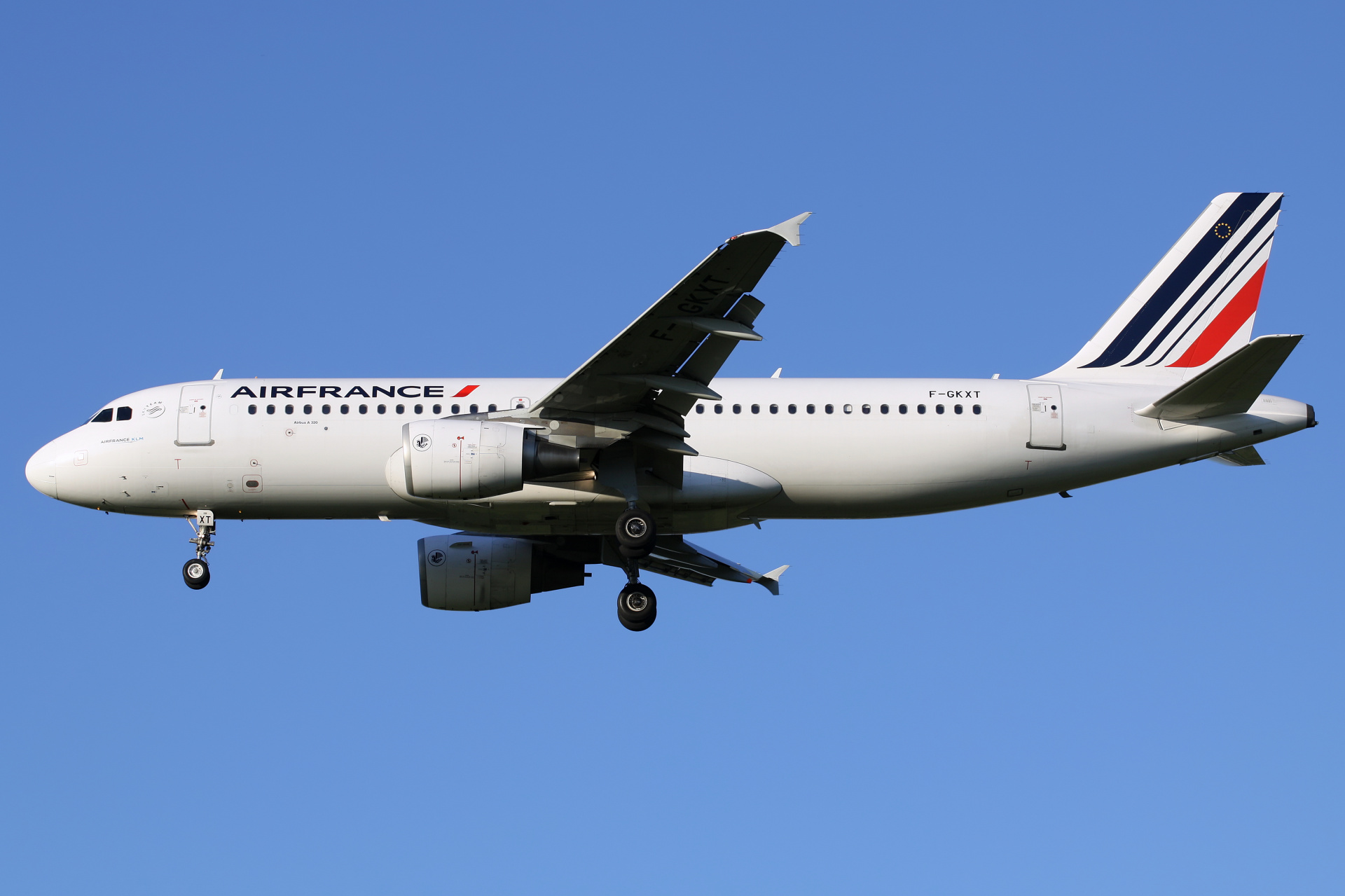 F-GKXT (nowe malowanie) (Samoloty » Spotting na EPWA » Airbus A320-200 » Air France)