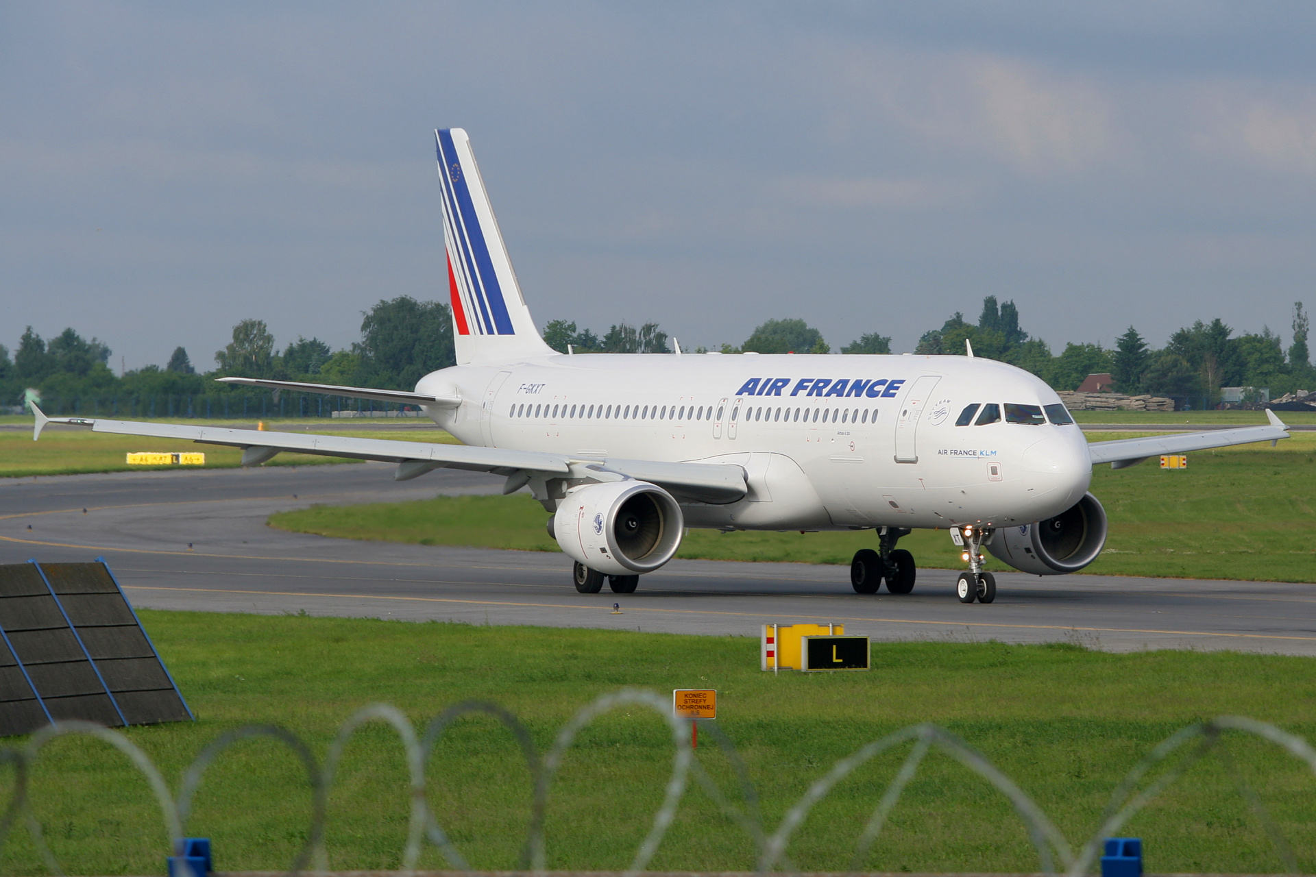F-GKXT (Aircraft » EPWA Spotting » Airbus A320-200 » Air France)