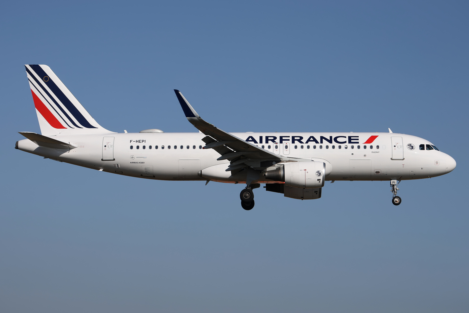 F-HEPI (Aircraft » EPWA Spotting » Airbus A320-200 » Air France)