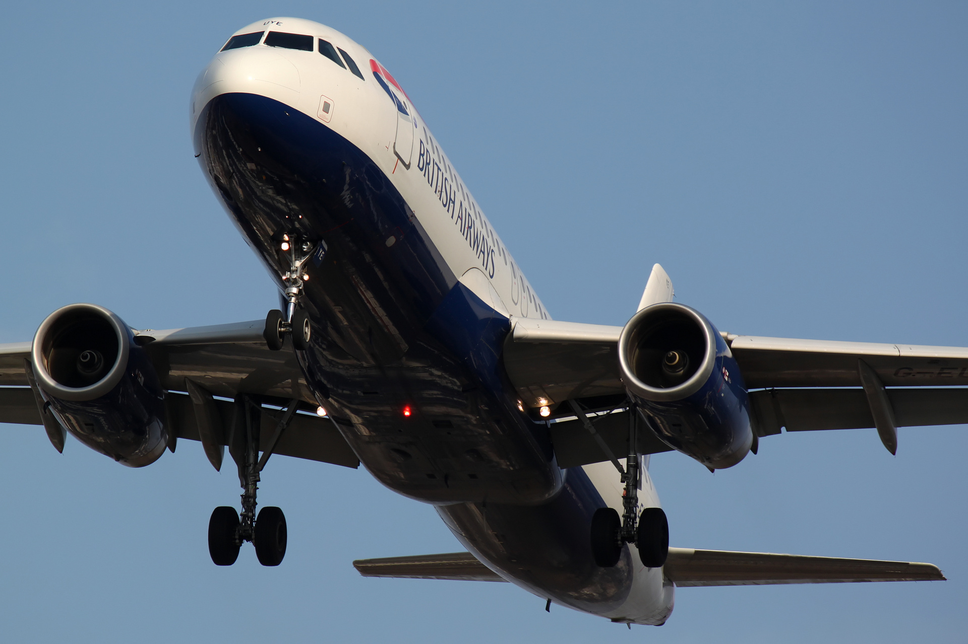 G-EUYE (Aircraft » EPWA Spotting » Airbus A320-200 » British Airways)
