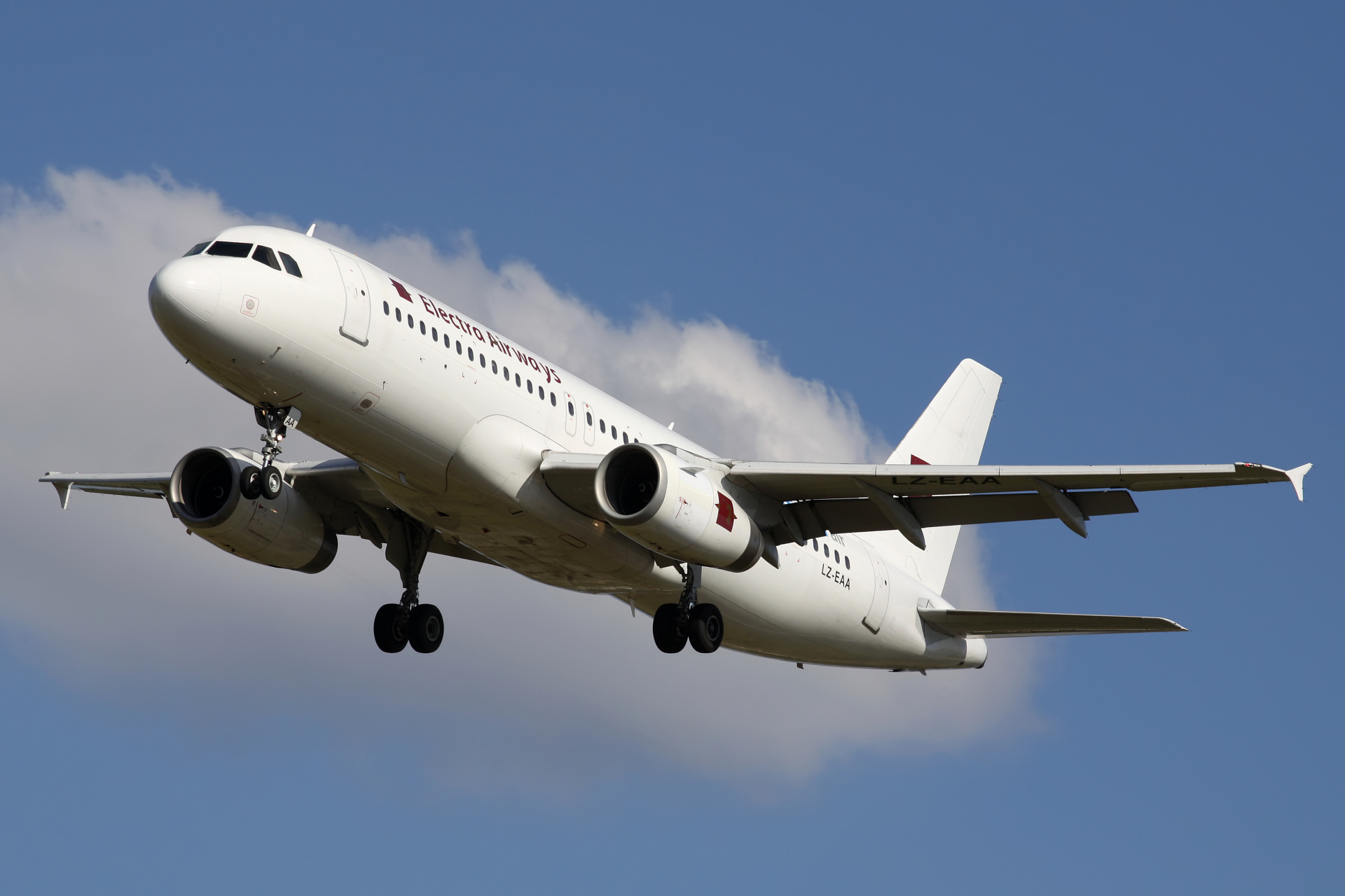 LZ-EAA, Electra Airways (Enter Air) (Samoloty » Spotting na EPWA » Airbus A320-200)