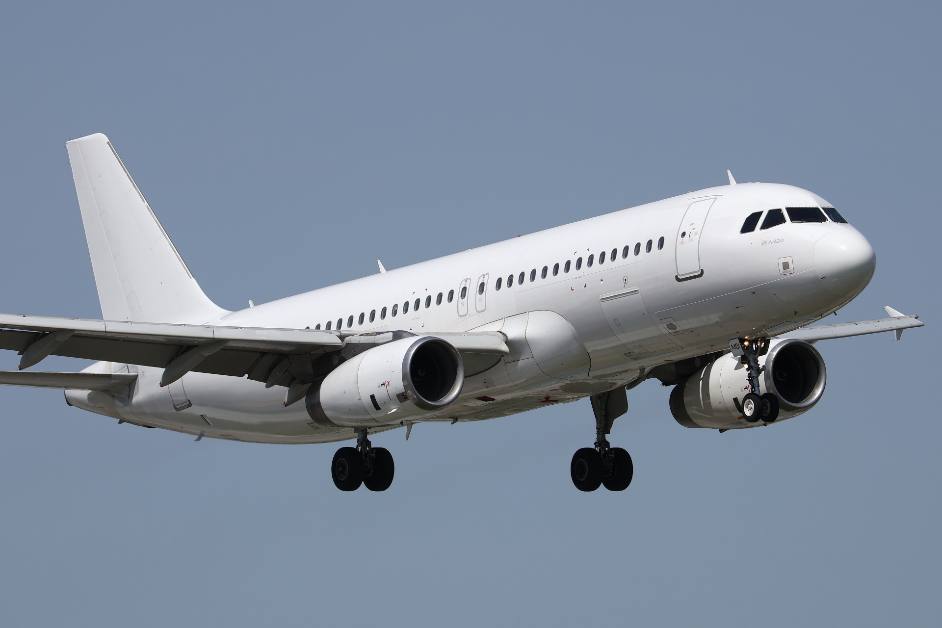 LZ-MDI, Fly2Sky (Samoloty » Spotting na EPWA » Airbus A320-200)