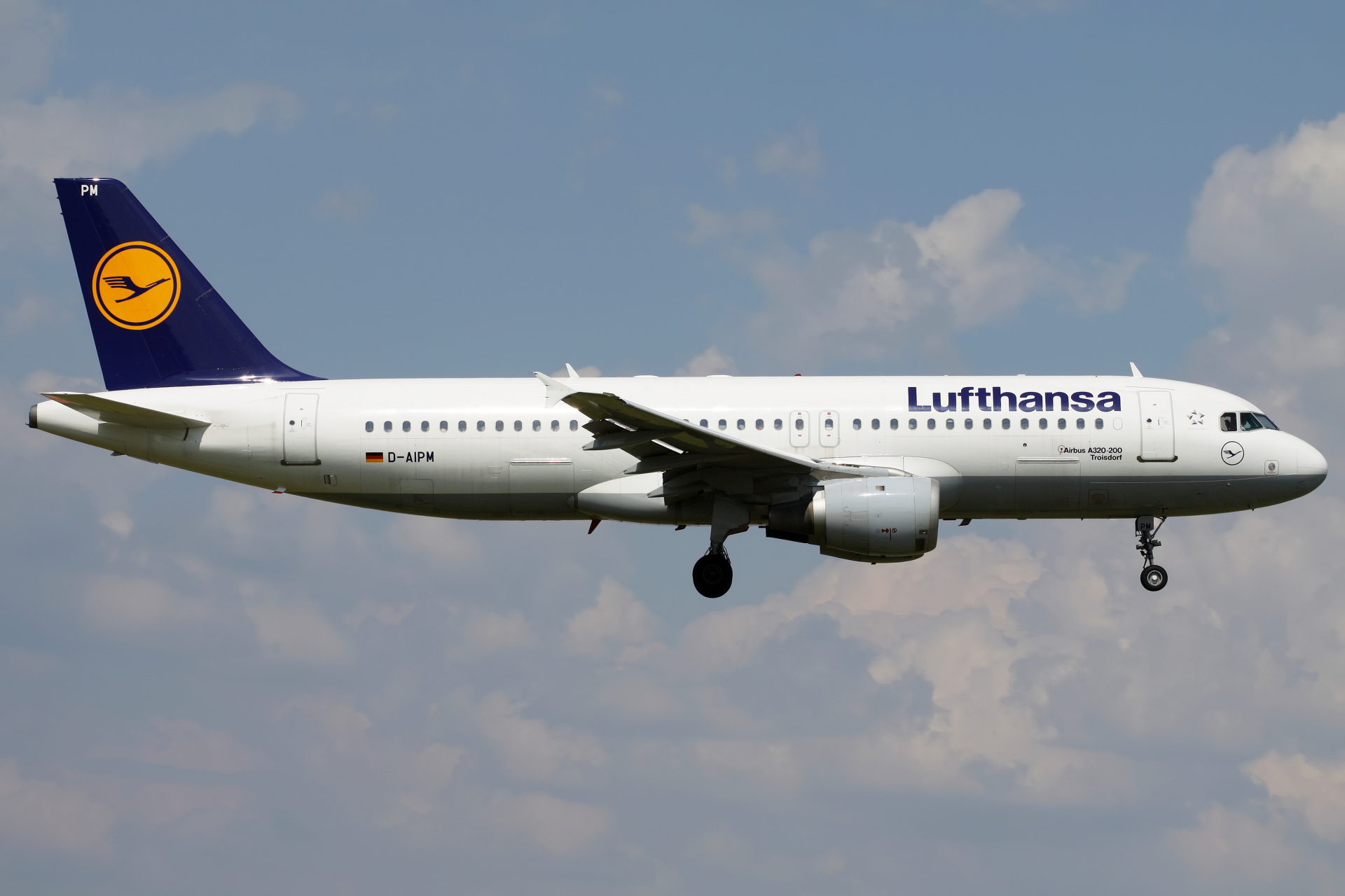 D-AIPM (Aircraft » EPWA Spotting » Airbus A320-200 » Lufthansa)