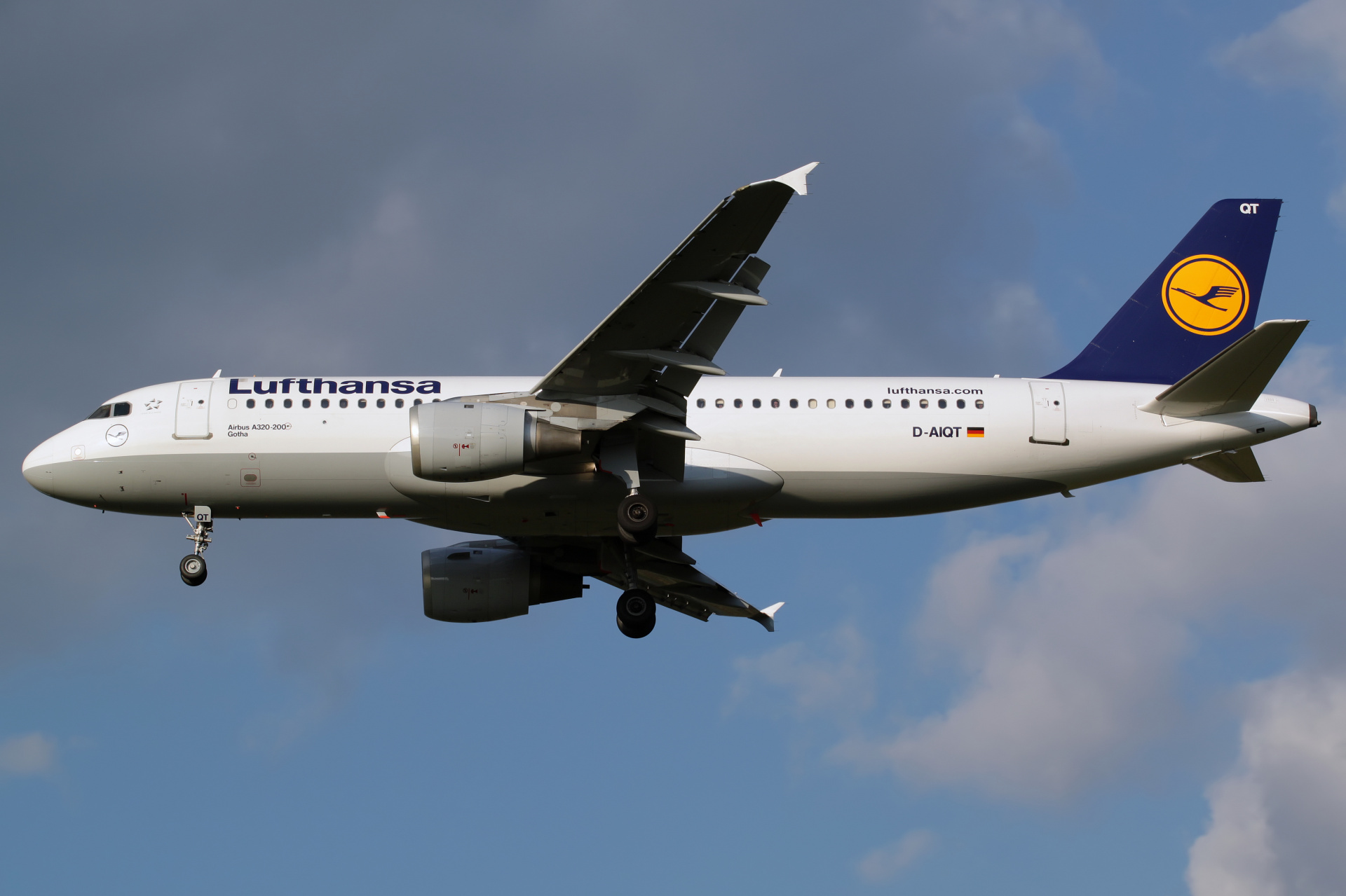 D-AIQT (Samoloty » Spotting na EPWA » Airbus A320-200 » Lufthansa)