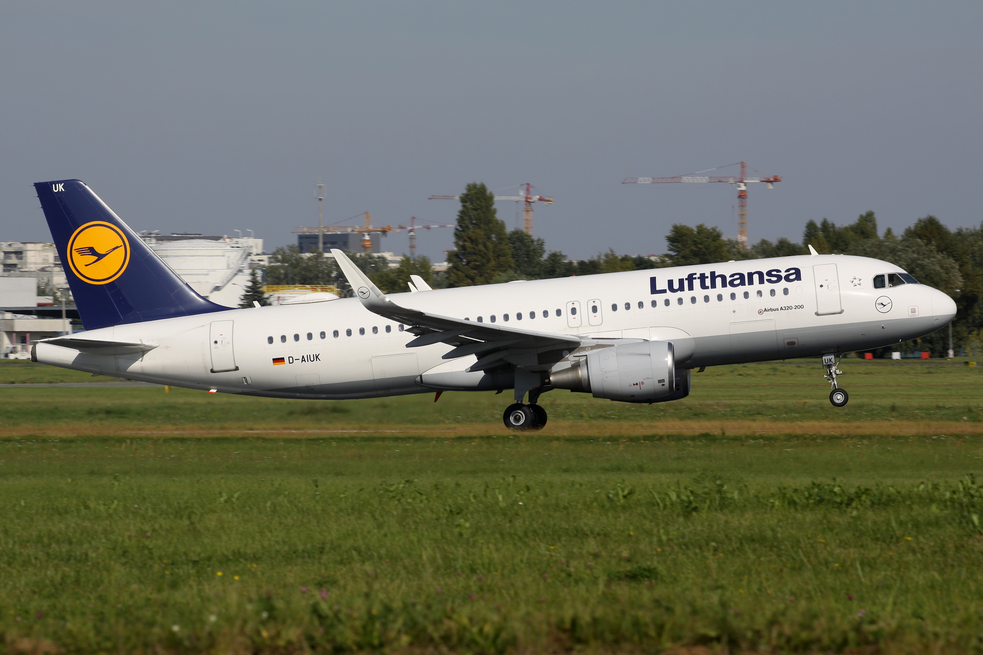 D-AIUK (Aircraft » EPWA Spotting » Airbus A320-200 » Lufthansa)