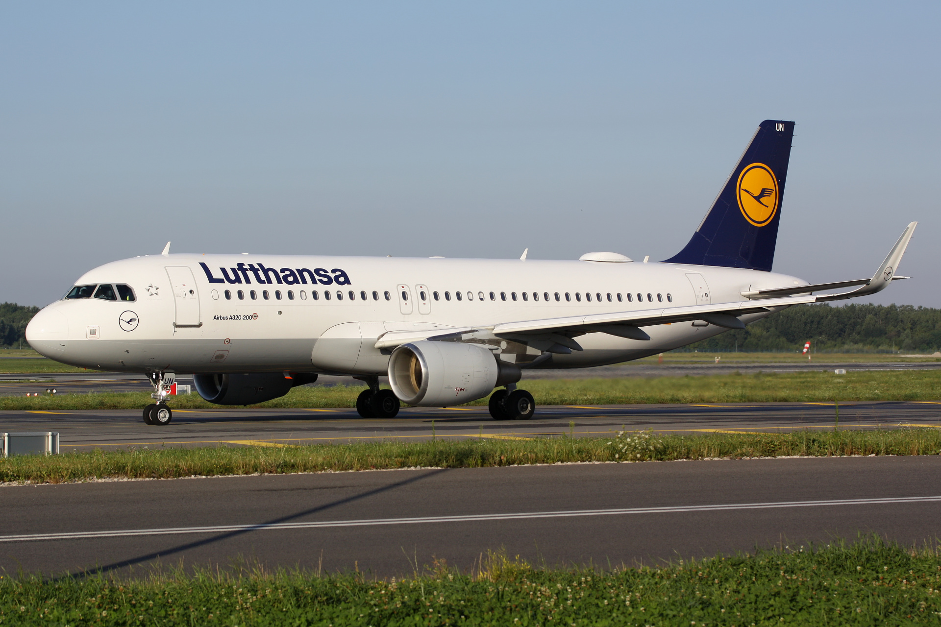 D-AIUN (Aircraft » EPWA Spotting » Airbus A320-200 » Lufthansa)