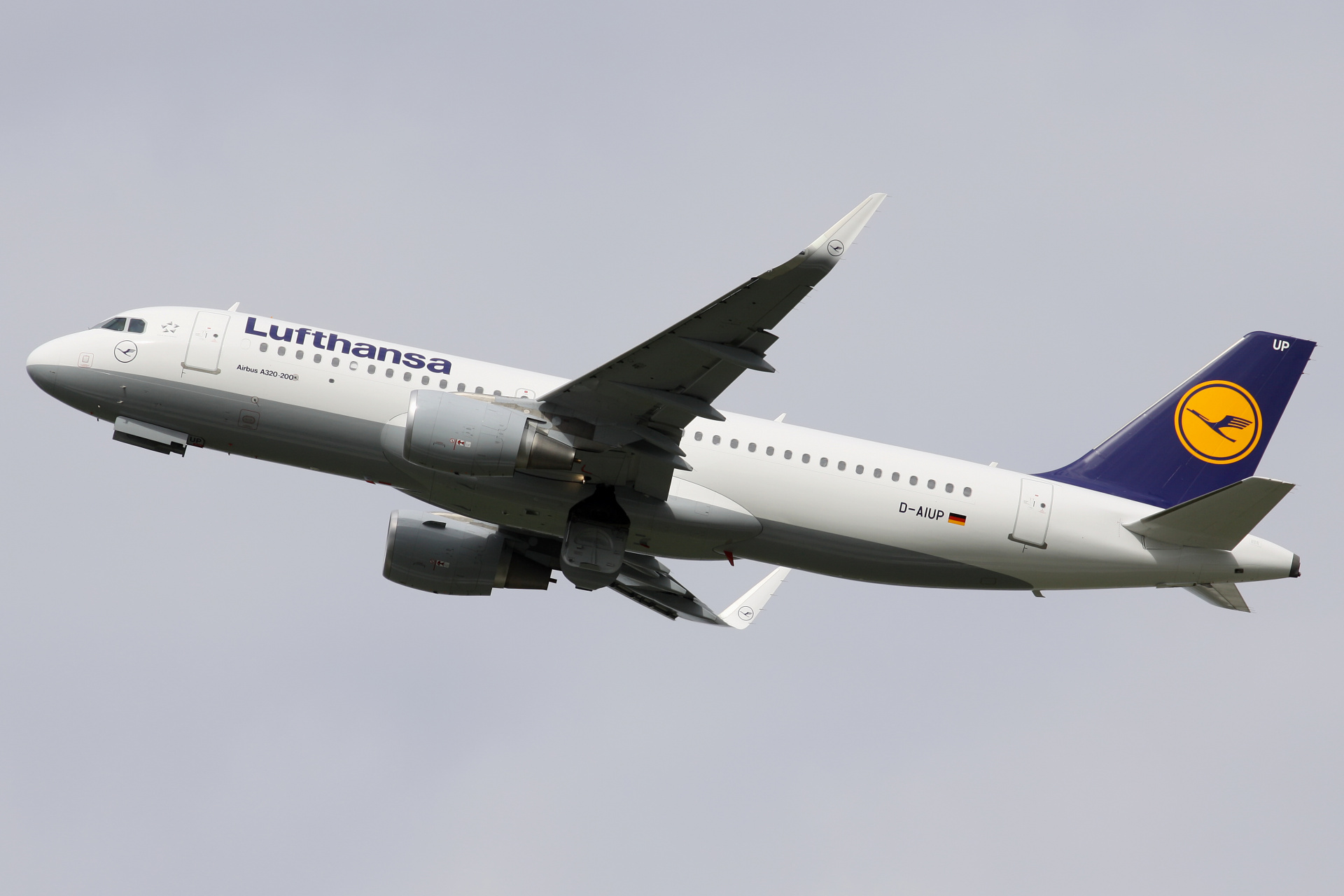 D-AIUP (Aircraft » EPWA Spotting » Airbus A320-200 » Lufthansa)