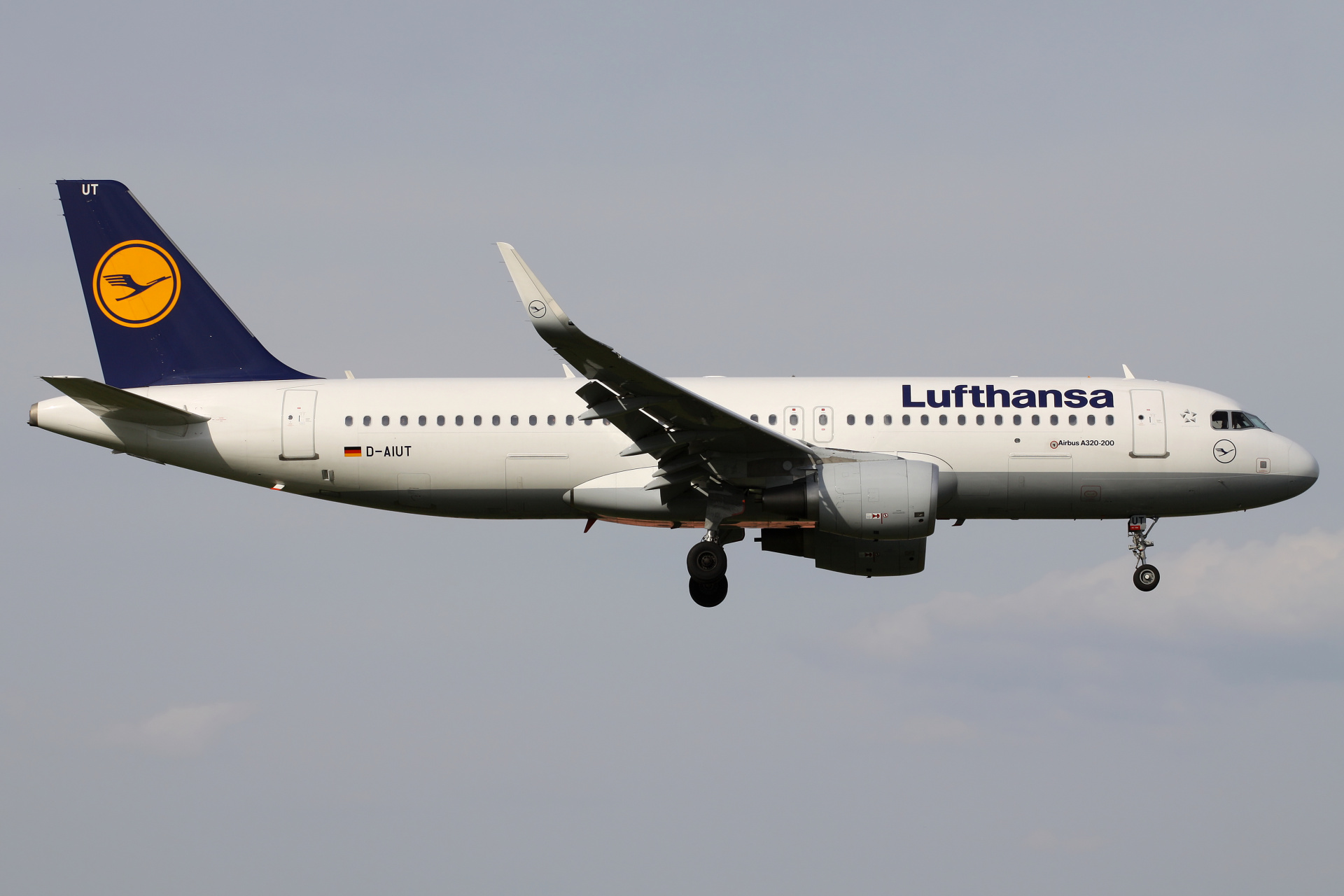 D-AIUT (Aircraft » EPWA Spotting » Airbus A320-200 » Lufthansa)