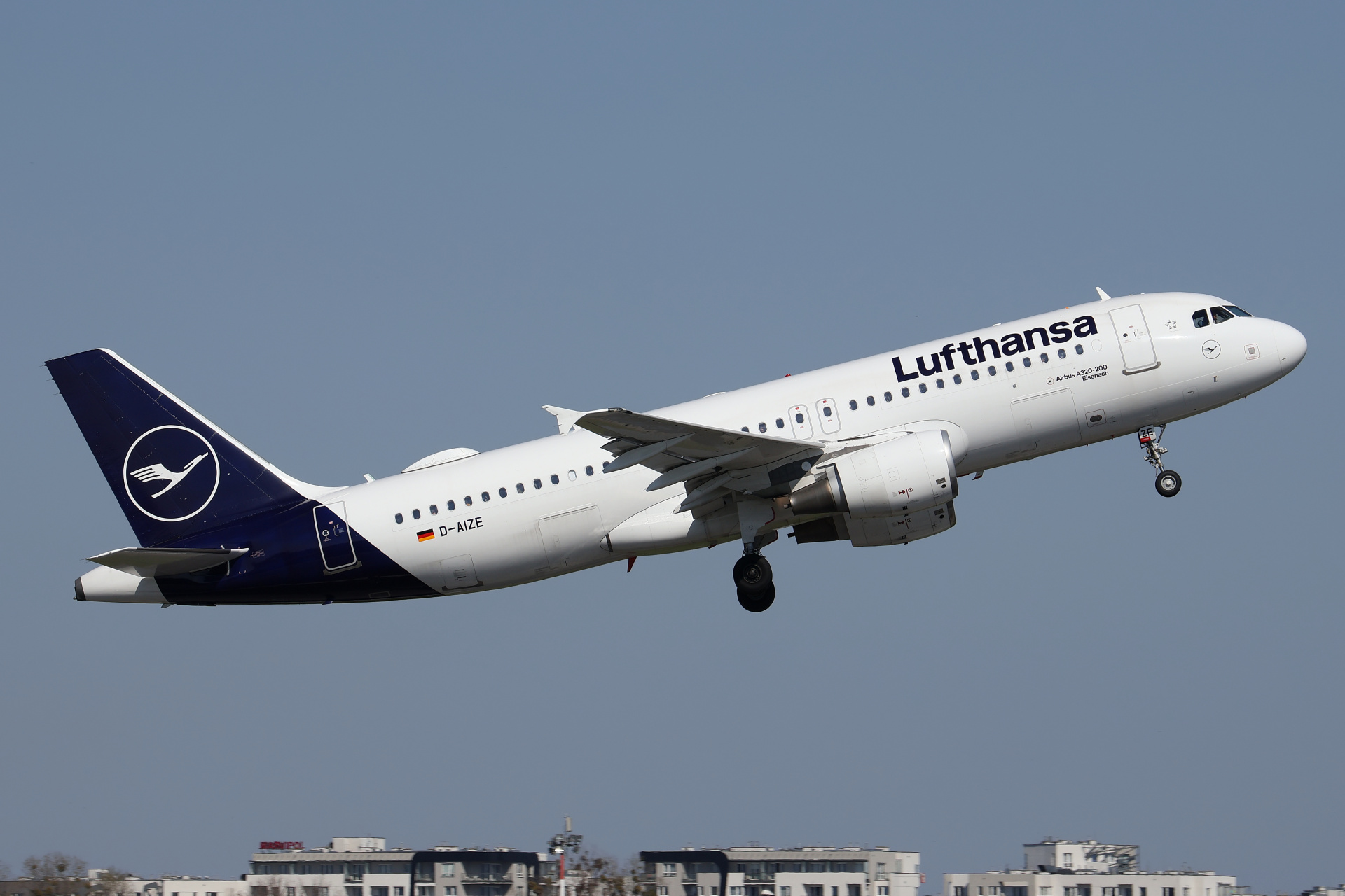 D-AIZE (Aircraft » EPWA Spotting » Airbus A320-200 » Lufthansa)