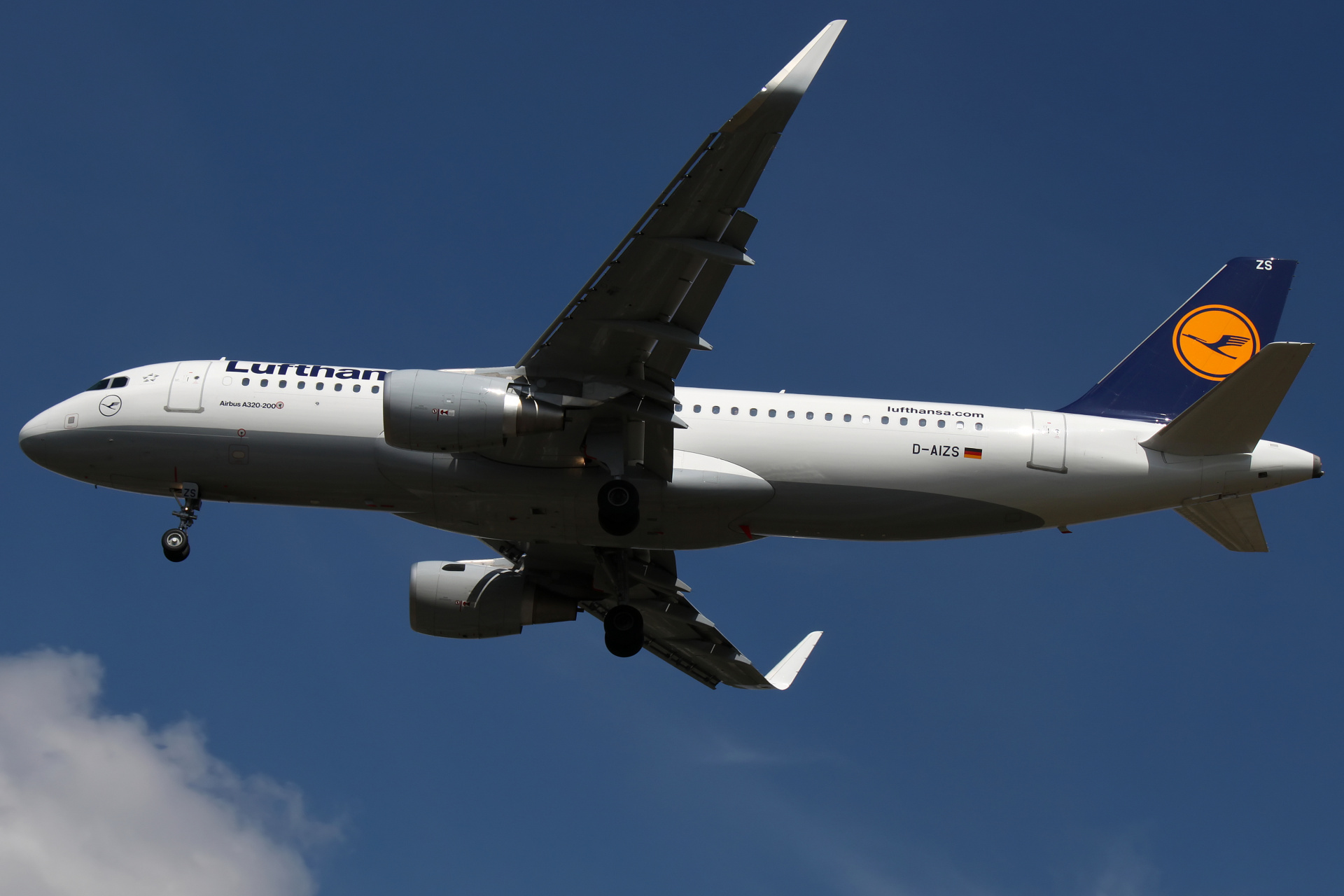 D-AIZS (Aircraft » EPWA Spotting » Airbus A320-200 » Lufthansa)