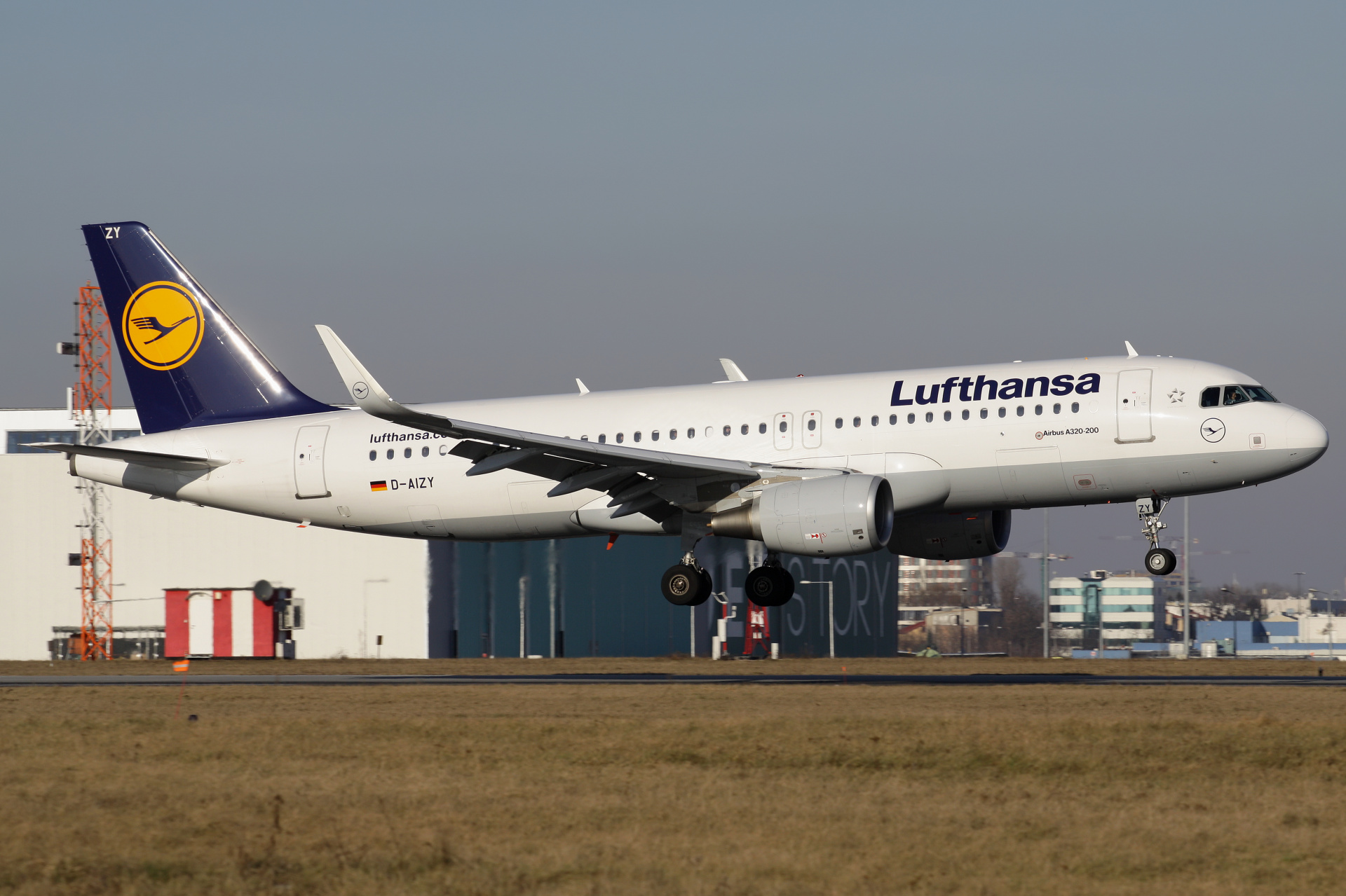 D-AIZY (Samoloty » Spotting na EPWA » Airbus A320-200 » Lufthansa)