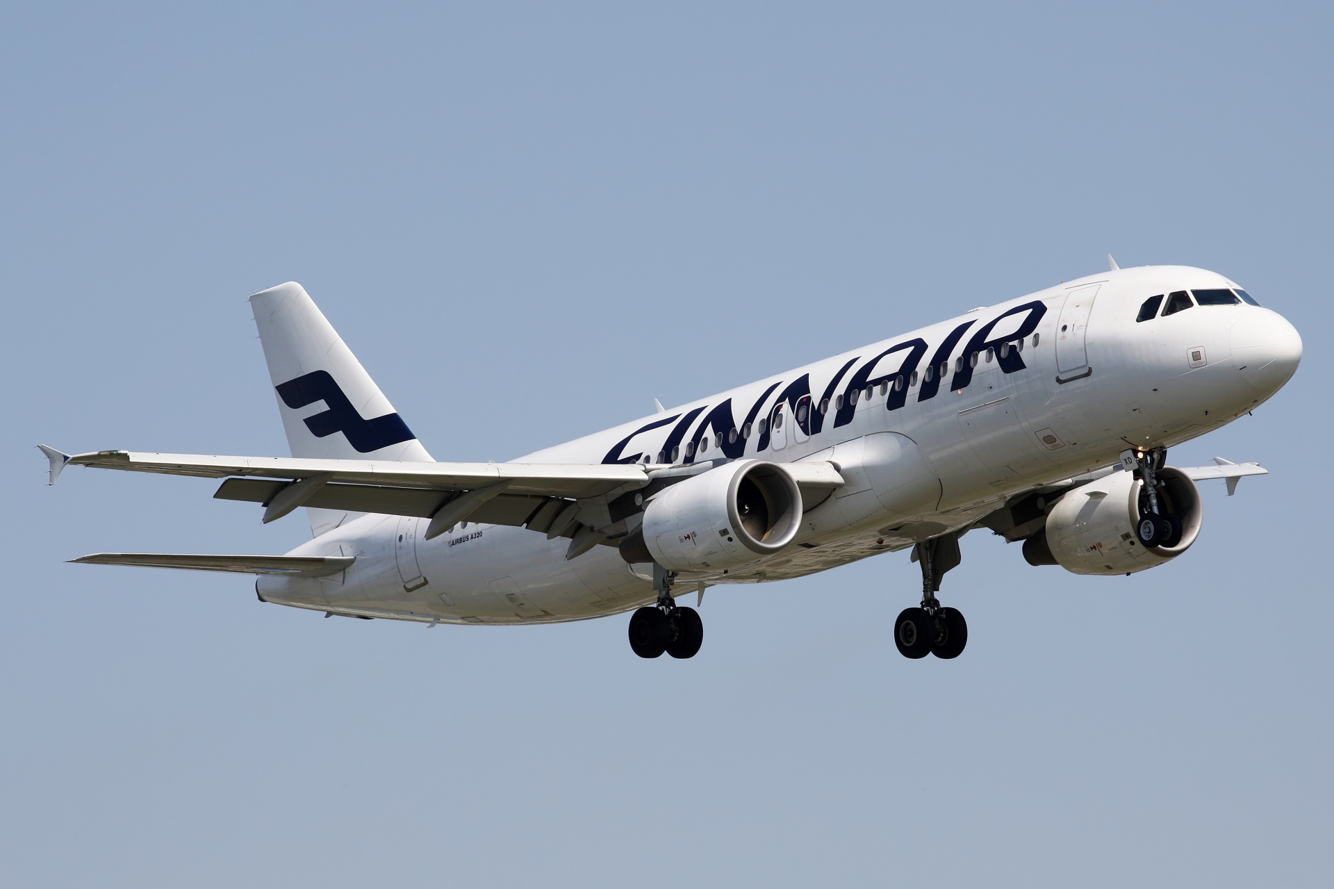 OH-LXD, Finnair (nowe malowanie) (Samoloty » Spotting na EPWA » Airbus A320-200)