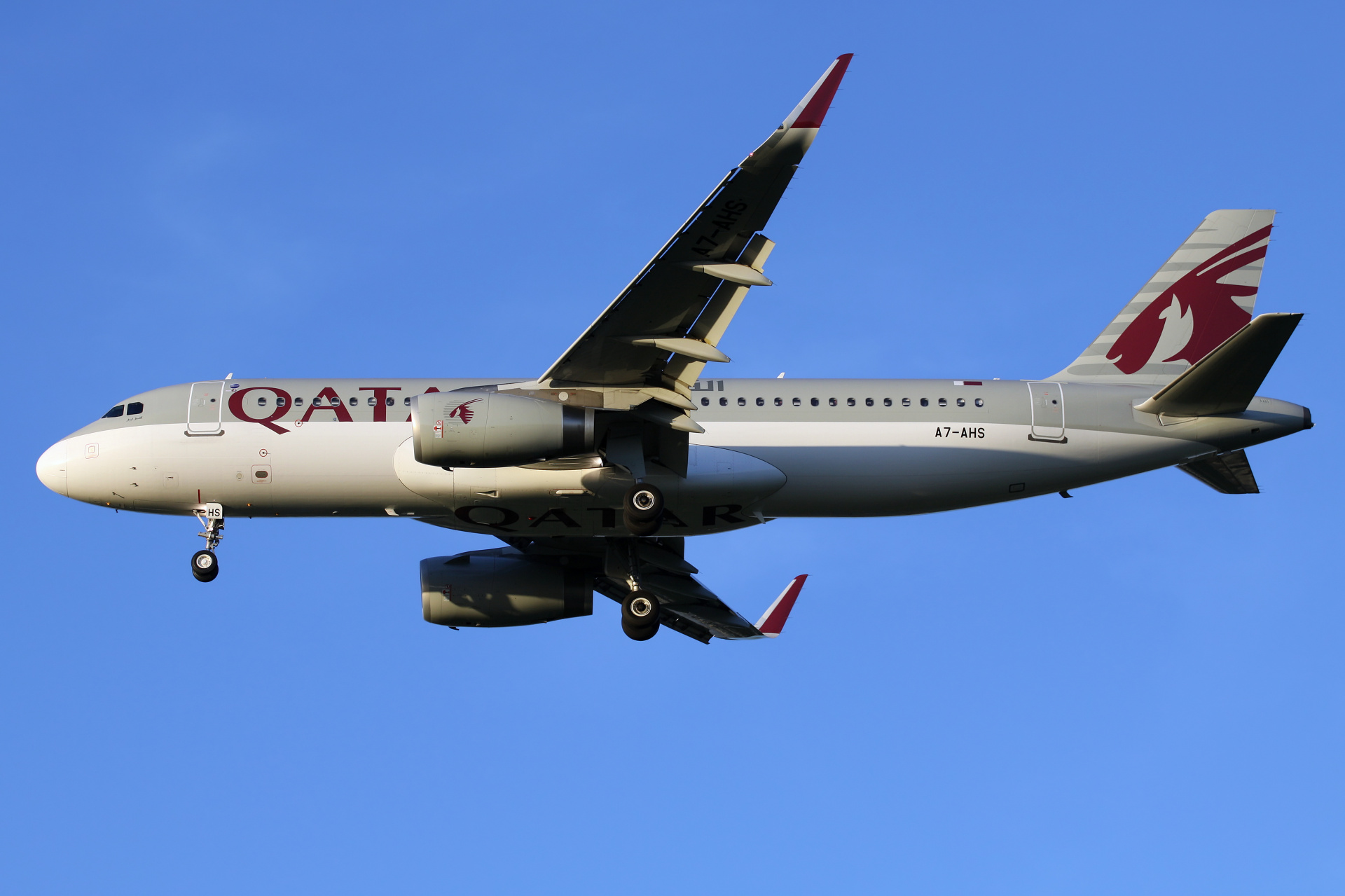 A7-AHS (sharklets) (Aircraft » EPWA Spotting » Airbus A320-200 » Qatar Airways)