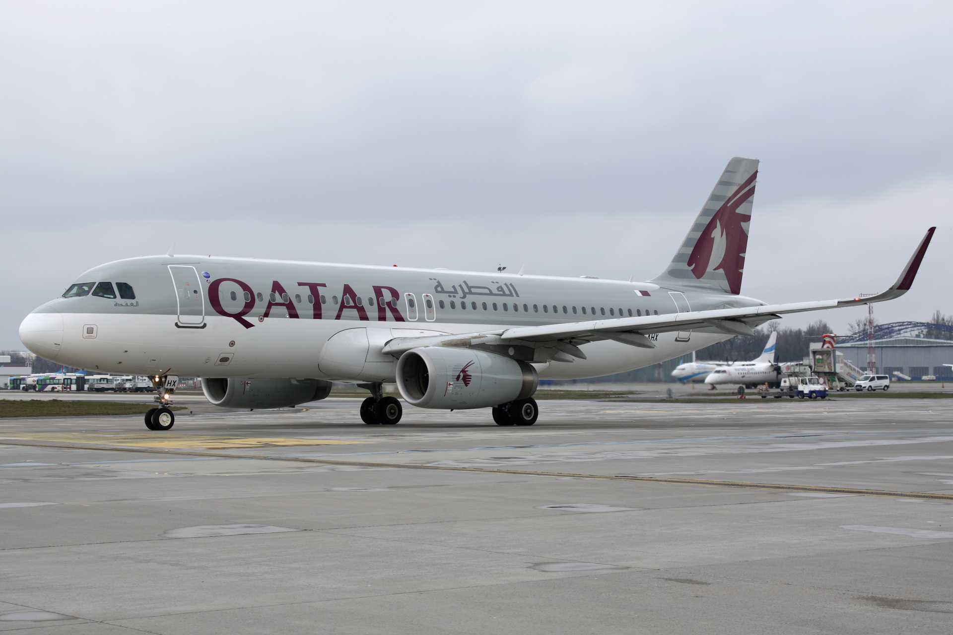 A7-AHX (sharklets) (Aircraft » EPWA Spotting » Airbus A320-200 » Qatar Airways)