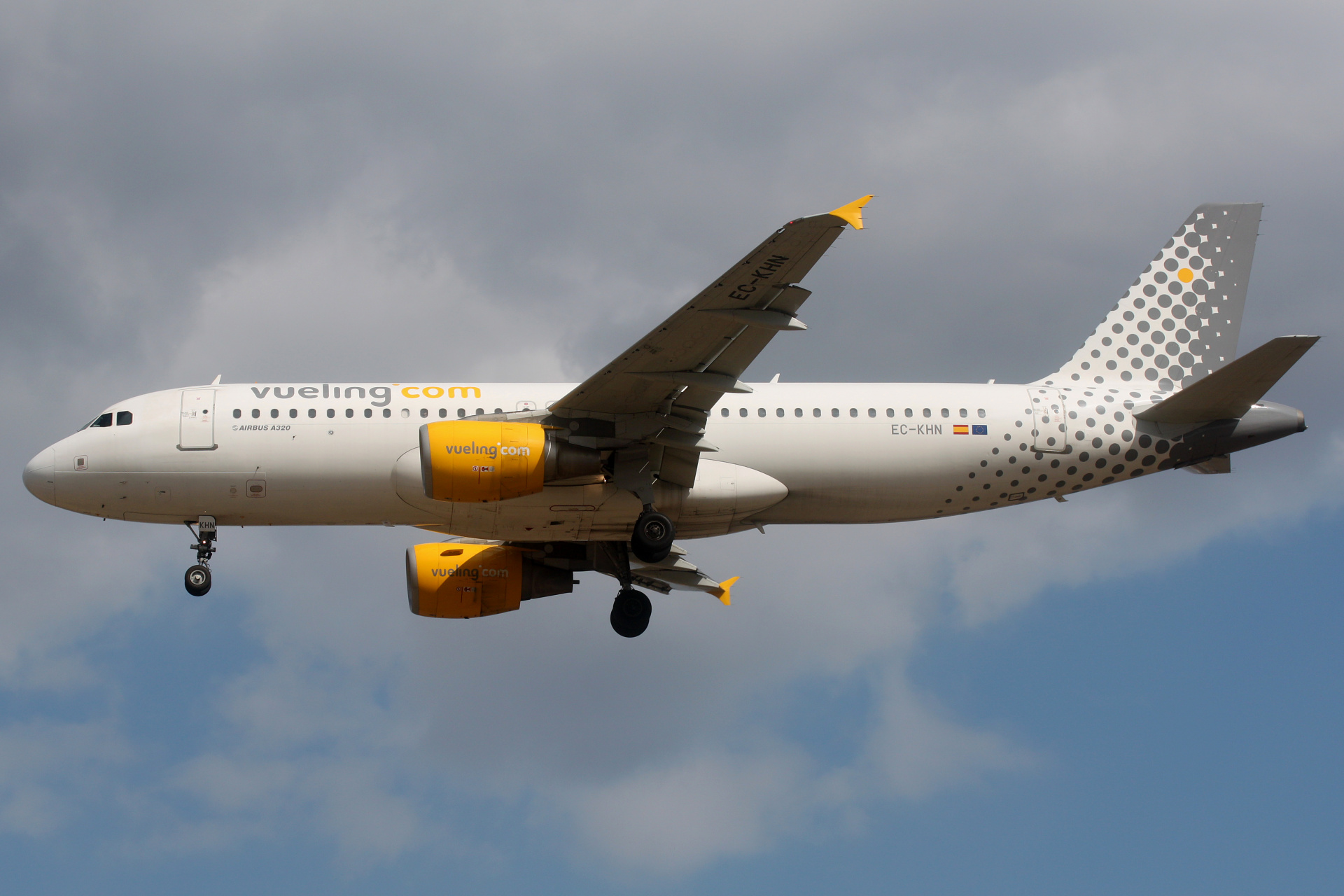 EC-KHN (Aircraft » EPWA Spotting » Airbus A320-200 » Vueling Airlines)
