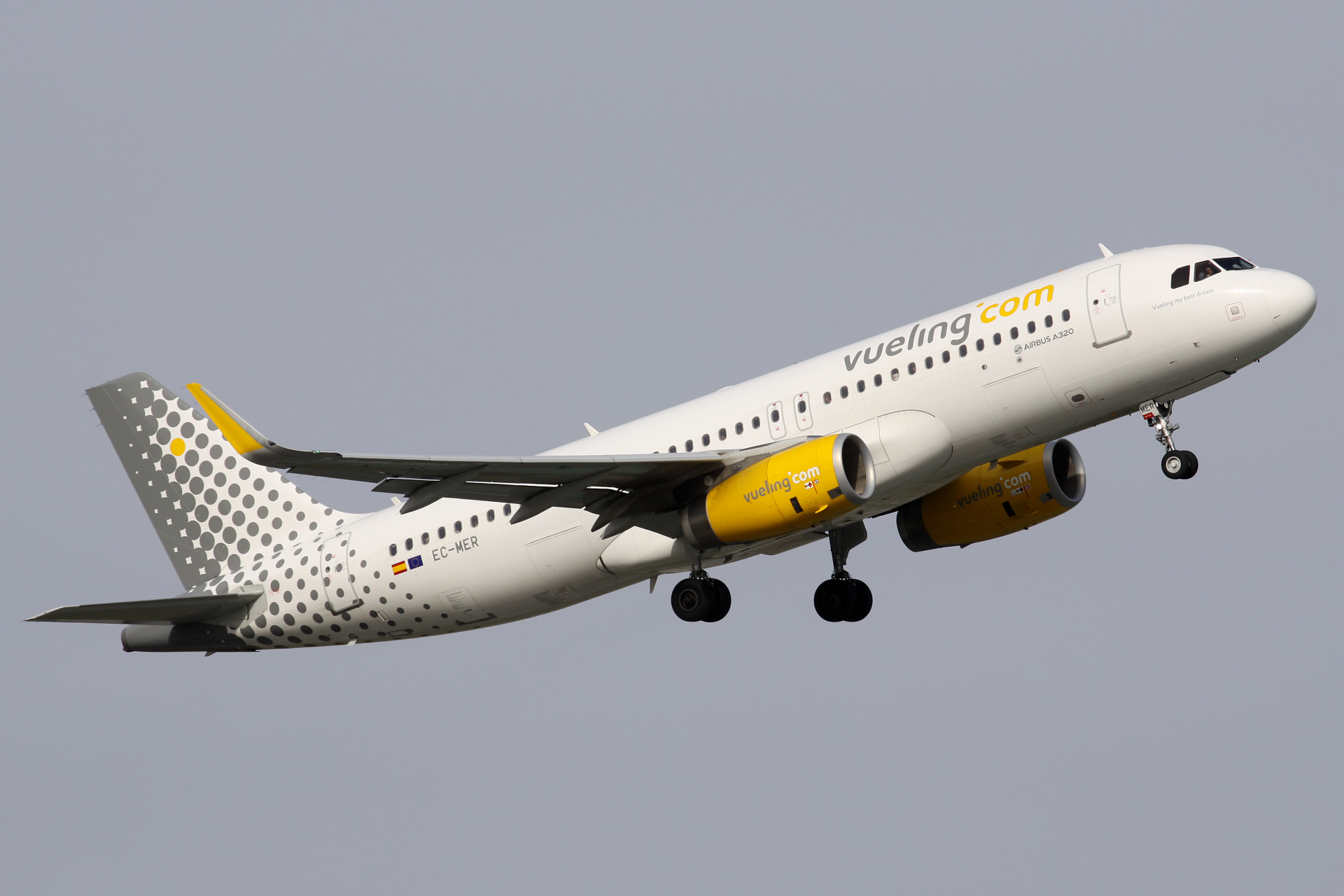 EC-MER (Aircraft » EPWA Spotting » Airbus A320-200 » Vueling Airlines)