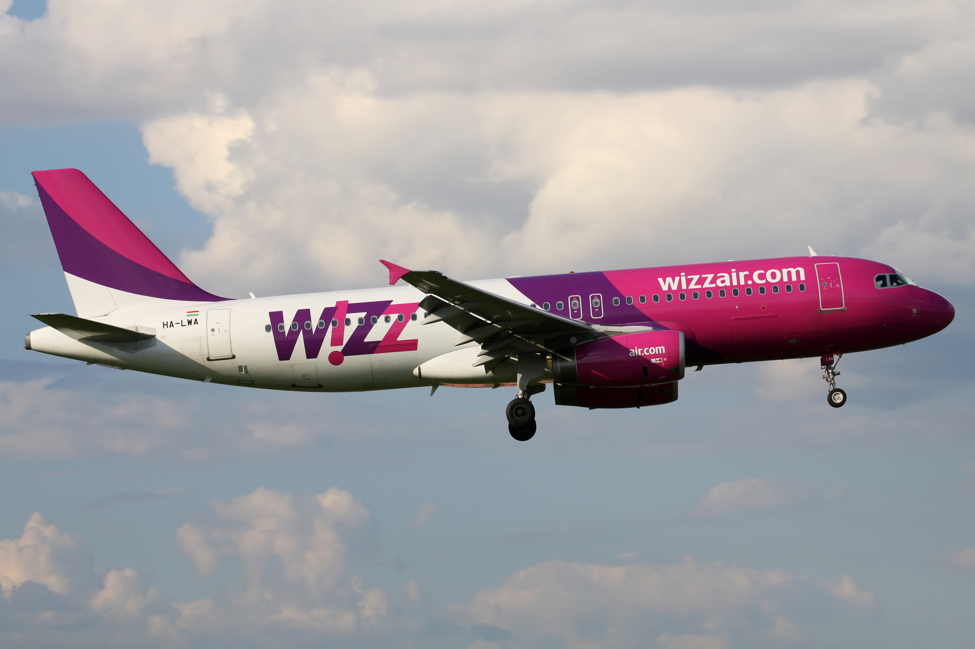 HA-LWA (Samoloty » Spotting na EPWA » Airbus A320-200 » Wizz Air)