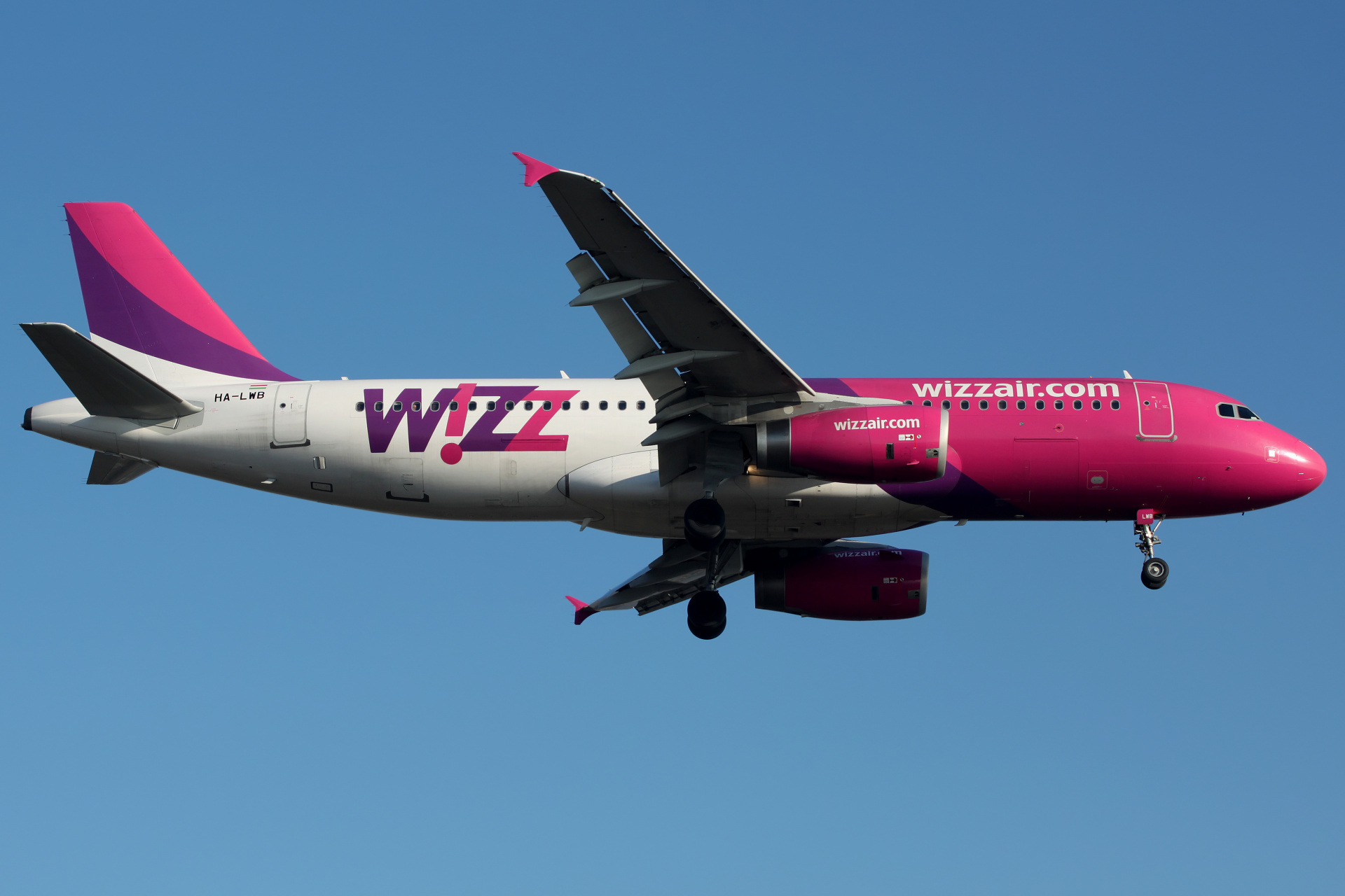 HA-LWB (Samoloty » Spotting na EPWA » Airbus A320-200 » Wizz Air)