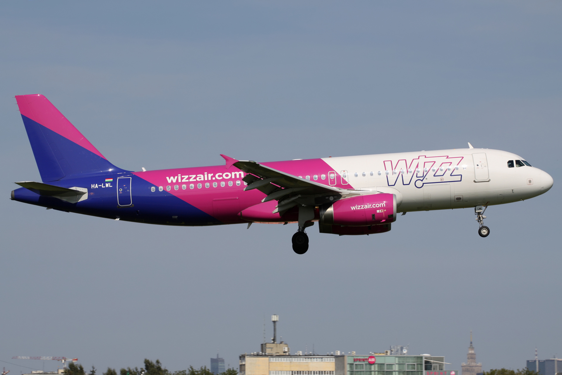 HA-LWL (Aircraft » EPWA Spotting » Airbus A320-200 » Wizz Air)