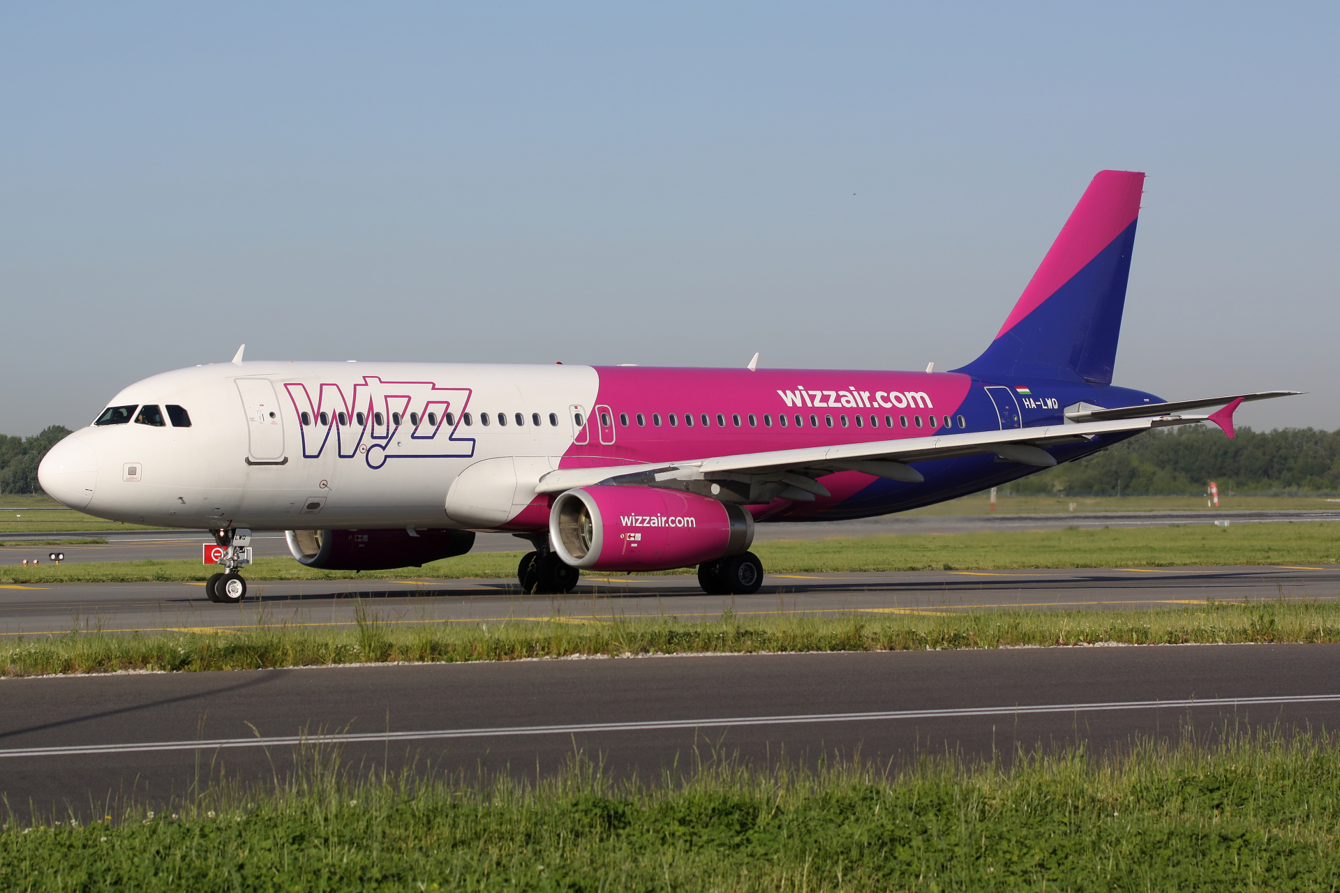 HA-LWQ (Samoloty » Spotting na EPWA » Airbus A320-200 » Wizz Air)