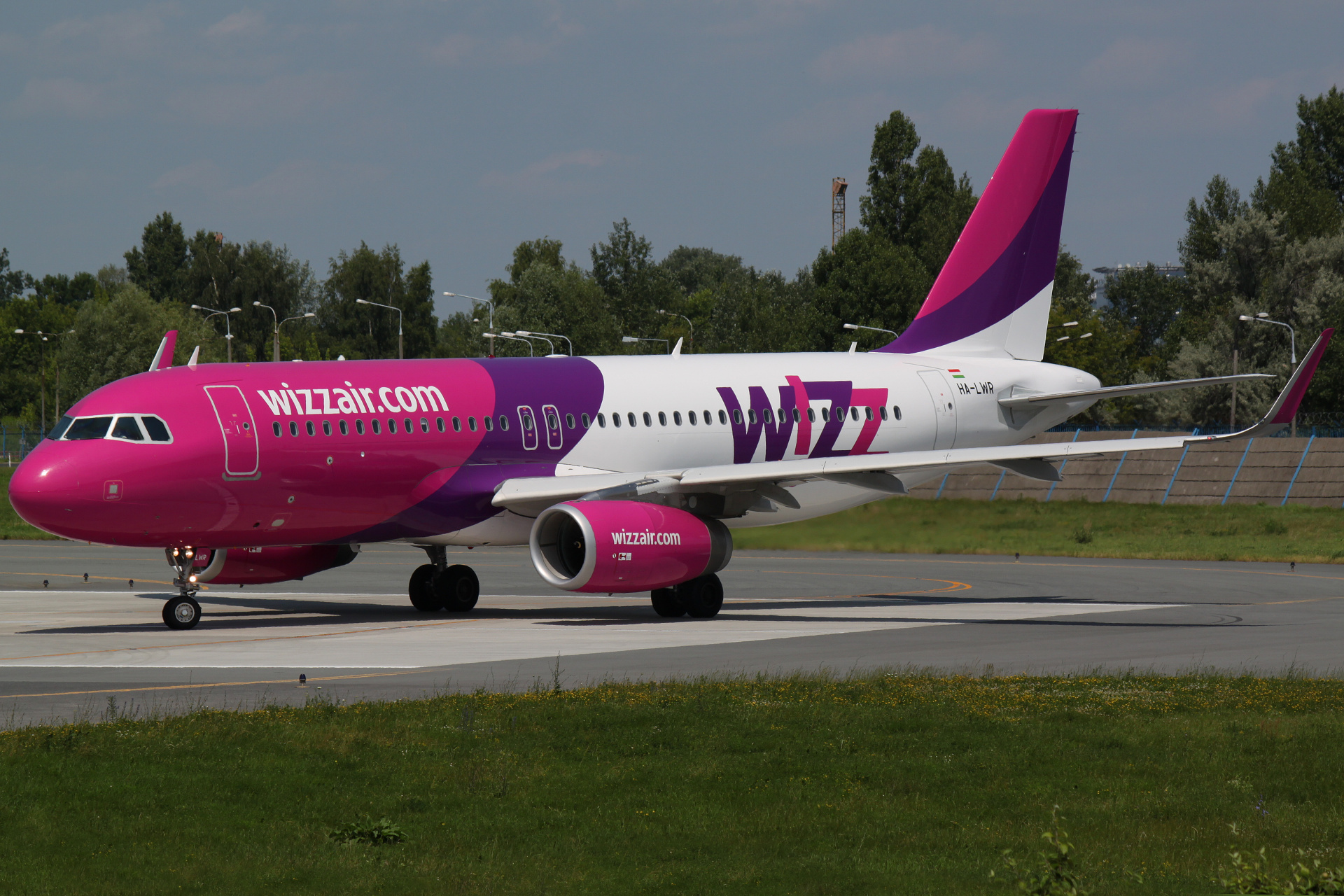 HA-LWR (Samoloty » Spotting na EPWA » Airbus A320-200 » Wizz Air)