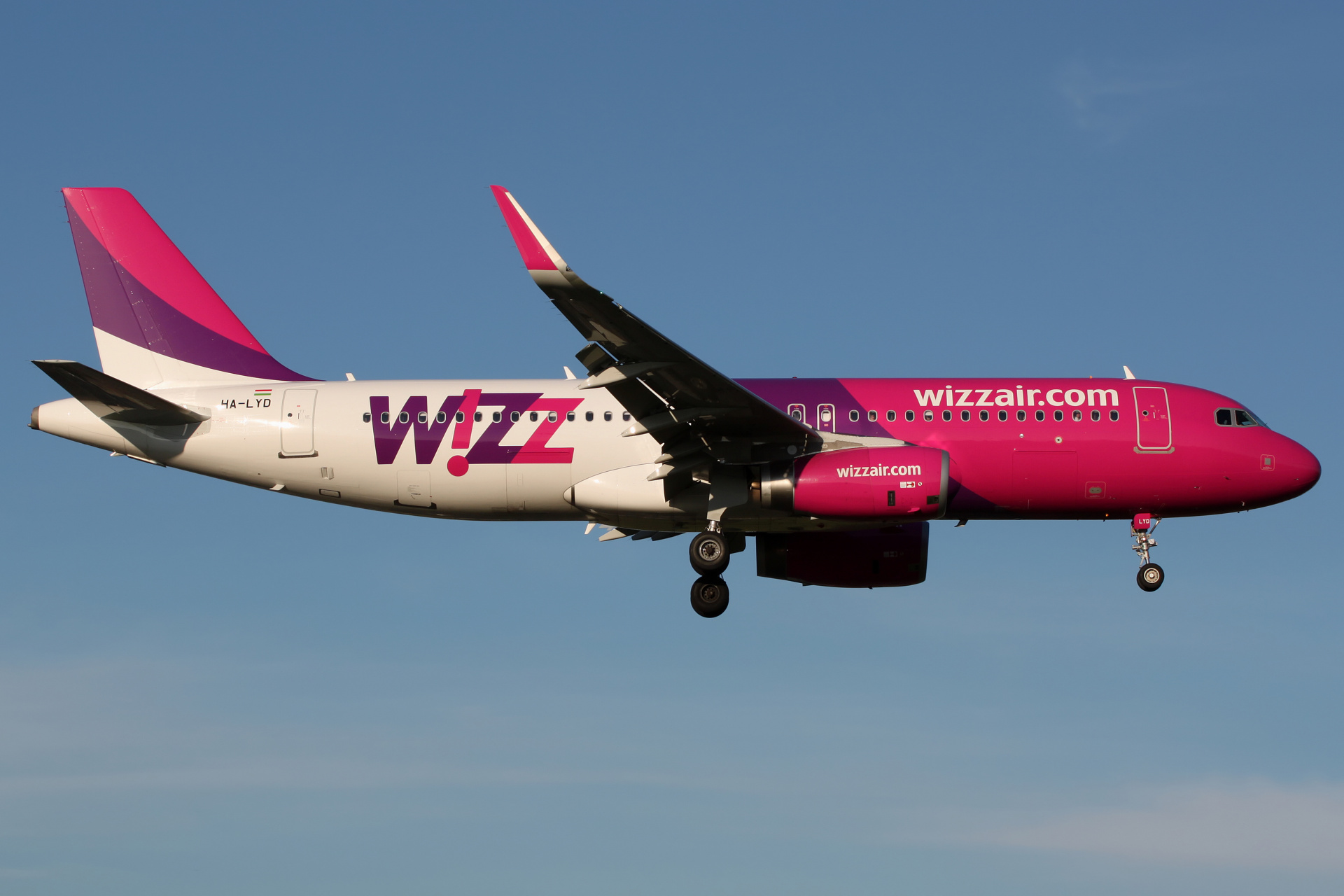 HA-LYD (Aircraft » EPWA Spotting » Airbus A320-200 » Wizz Air)