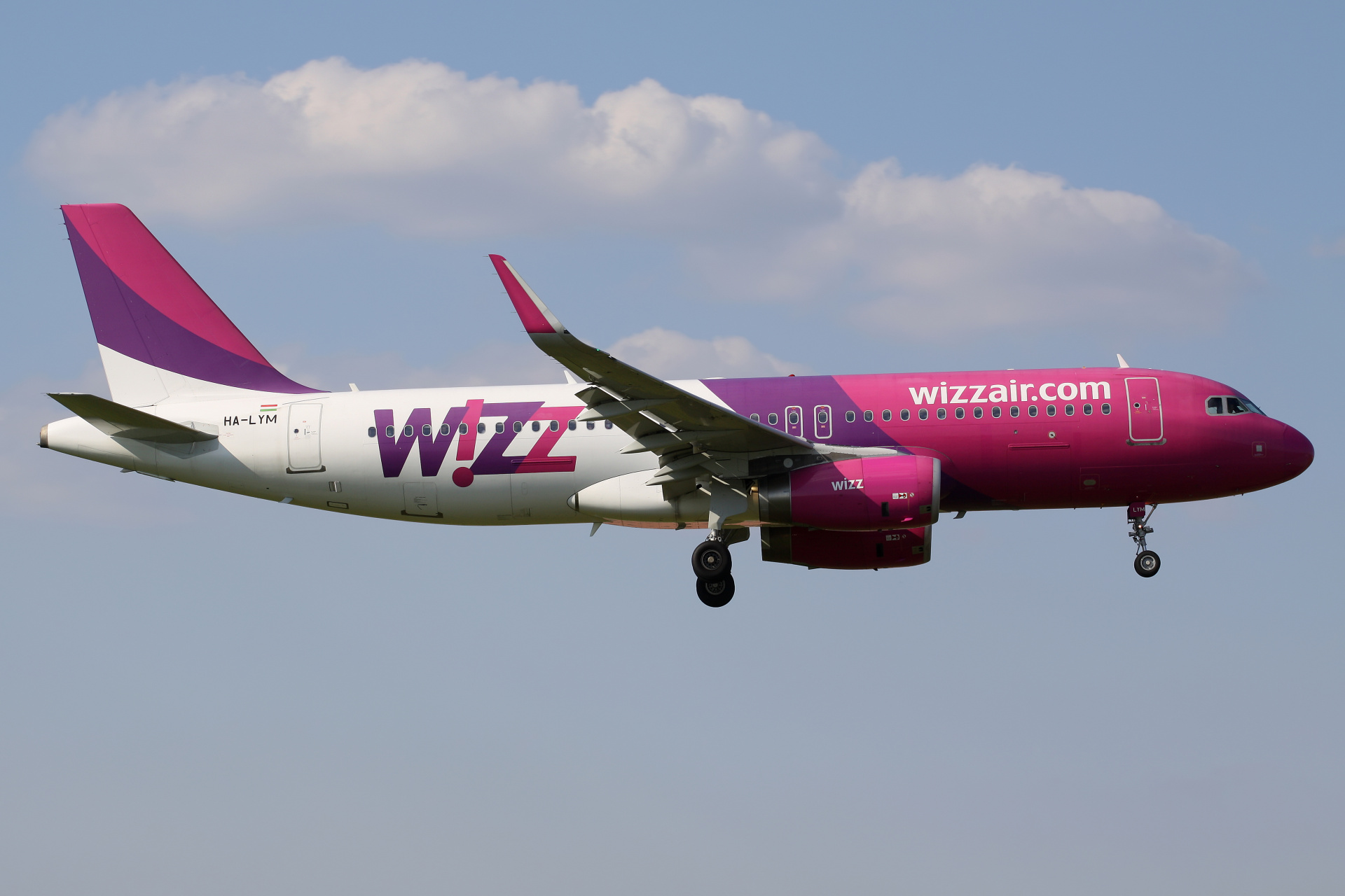 HA-LYM (Aircraft » EPWA Spotting » Airbus A320-200 » Wizz Air)