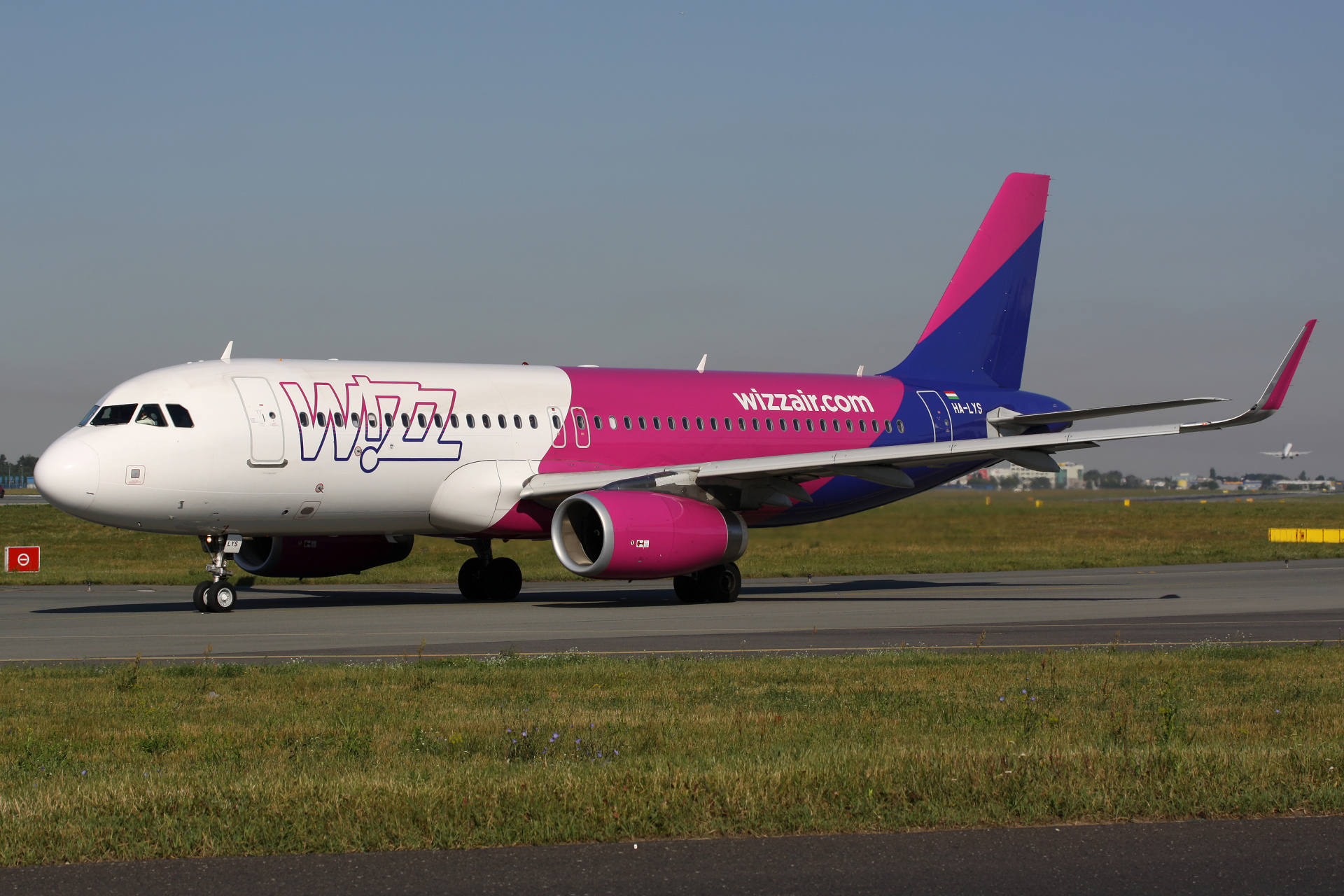 HA-LYS (Samoloty » Spotting na EPWA » Airbus A320-200 » Wizz Air)