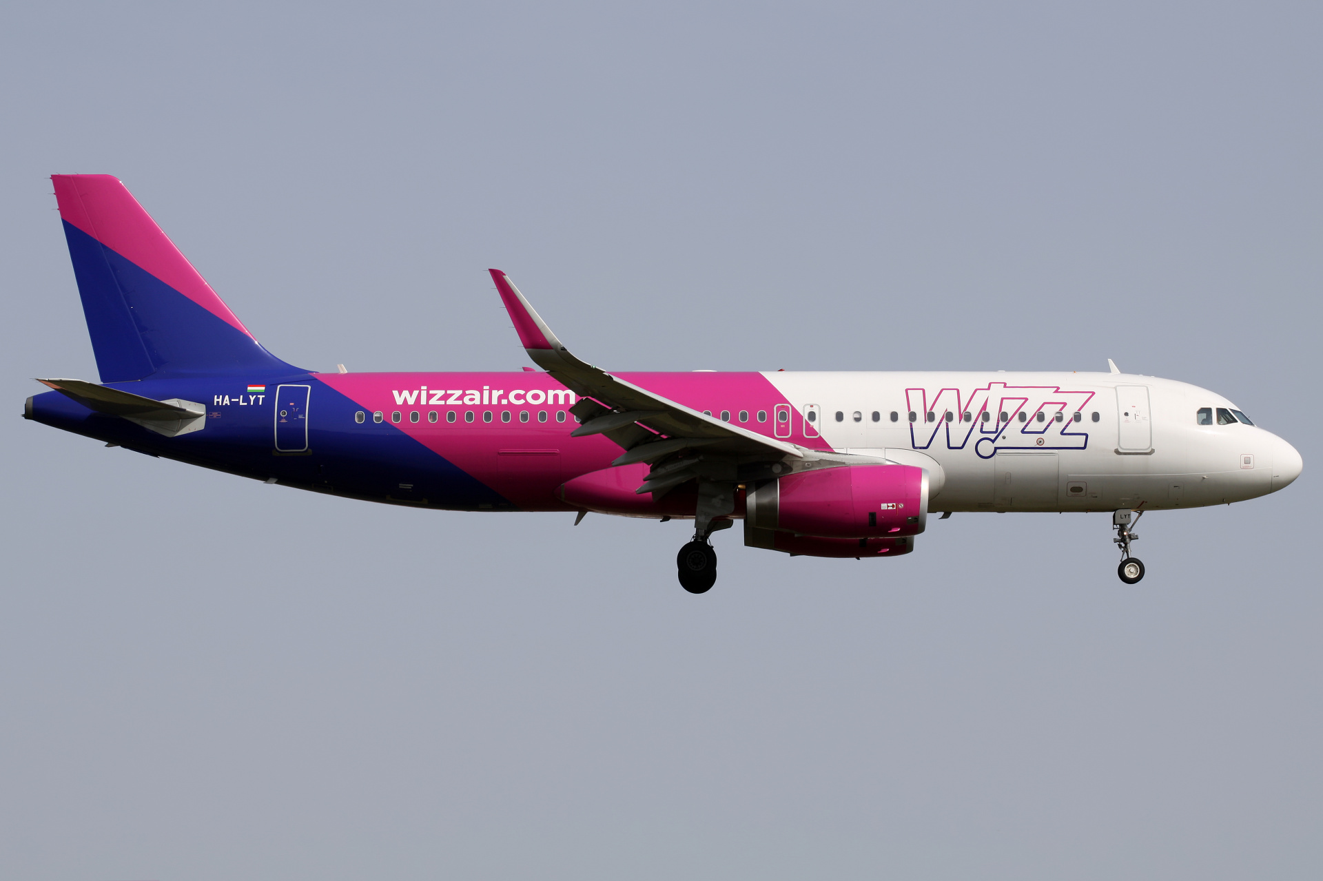 HA-LYT (Aircraft » EPWA Spotting » Airbus A320-200 » Wizz Air)