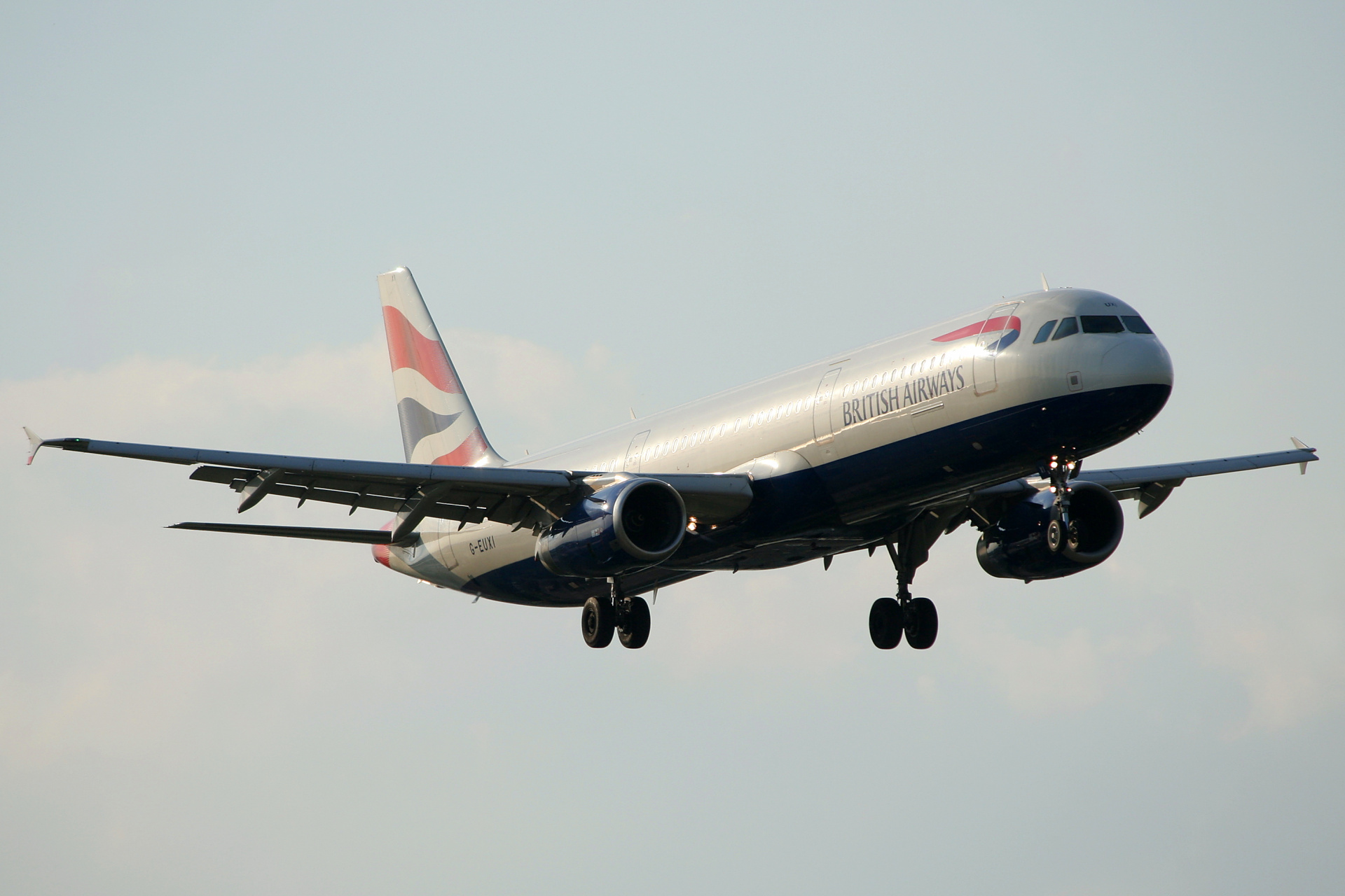 G-EUXI (Aircraft » EPWA Spotting » Airbus A321-200 » British Airways)