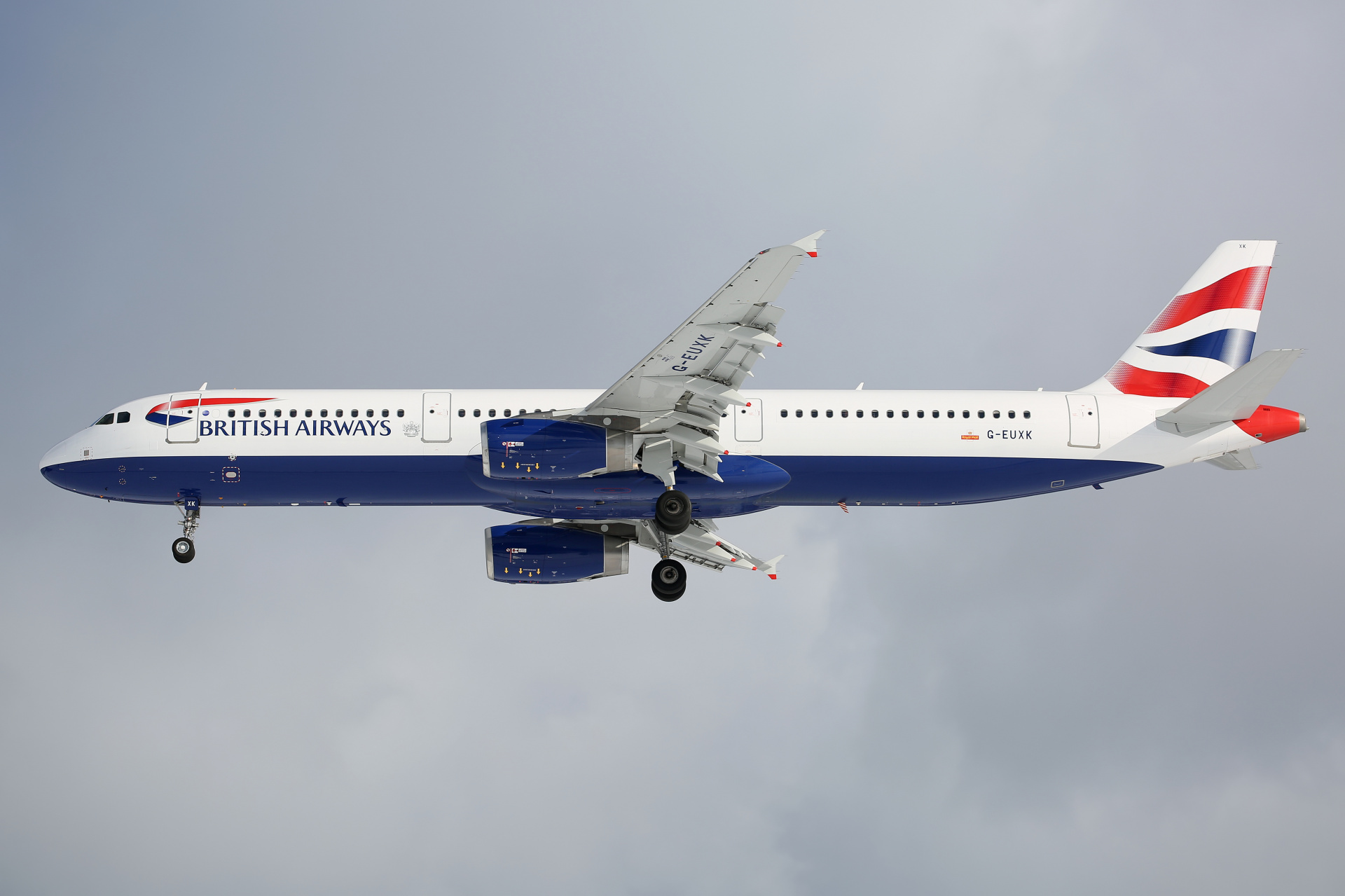 G-EUXK (Aircraft » EPWA Spotting » Airbus A321-200 » British Airways)