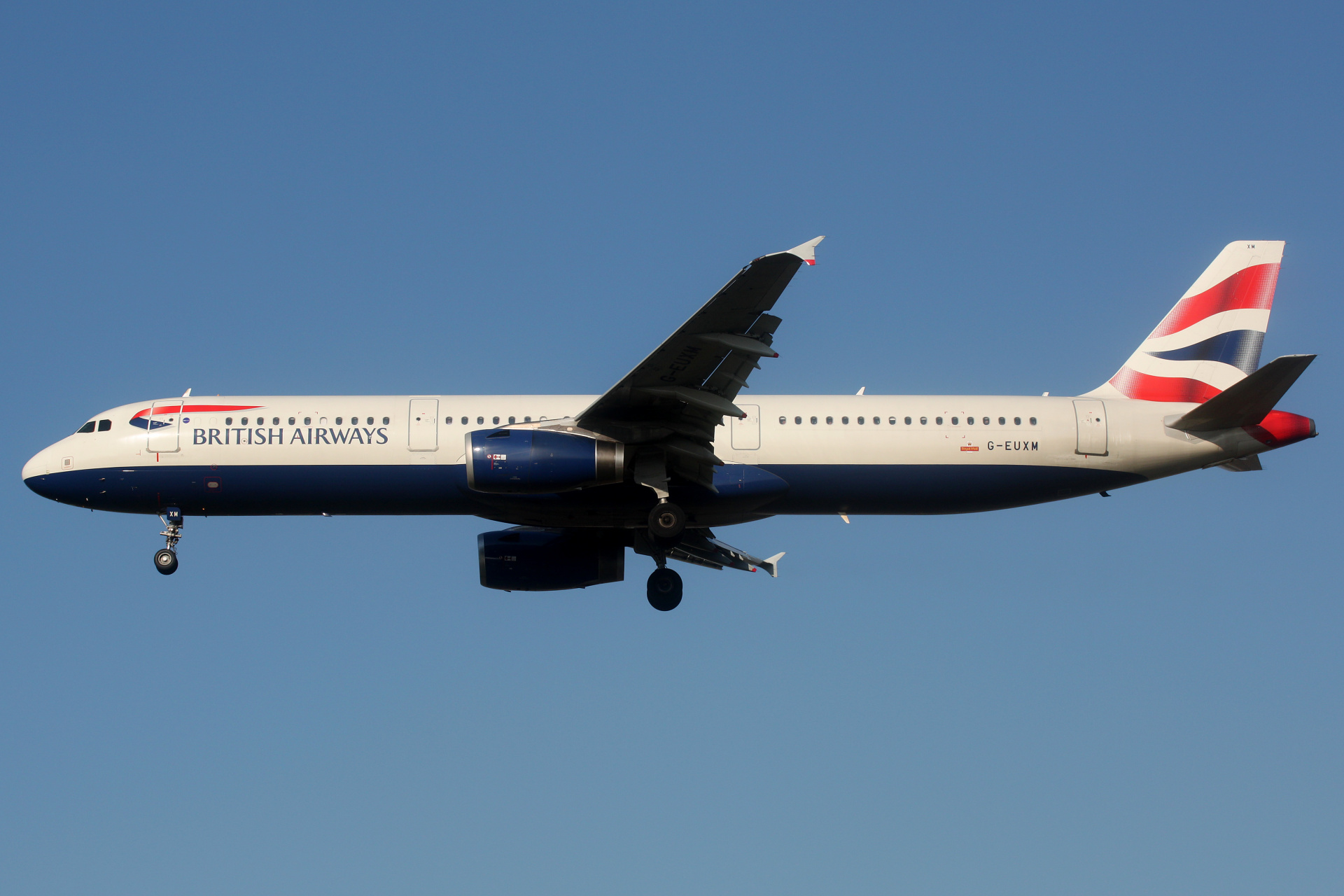 G-EUXM (Aircraft » EPWA Spotting » Airbus A321-200 » British Airways)