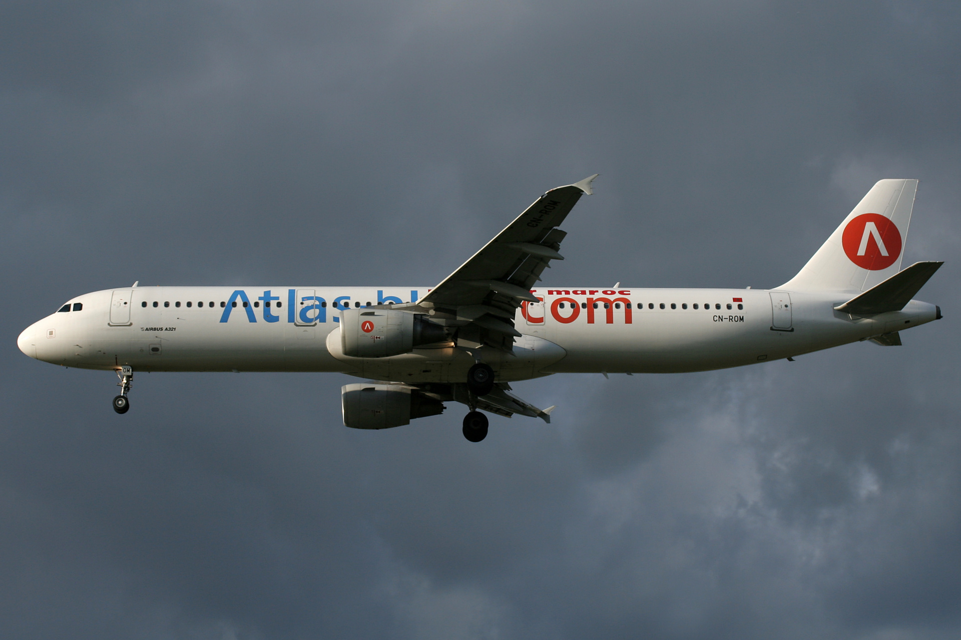 CN-ROM, Atlas Blue - Royal Air Maroc (Samoloty » Spotting na EPWA » Airbus A321-200)