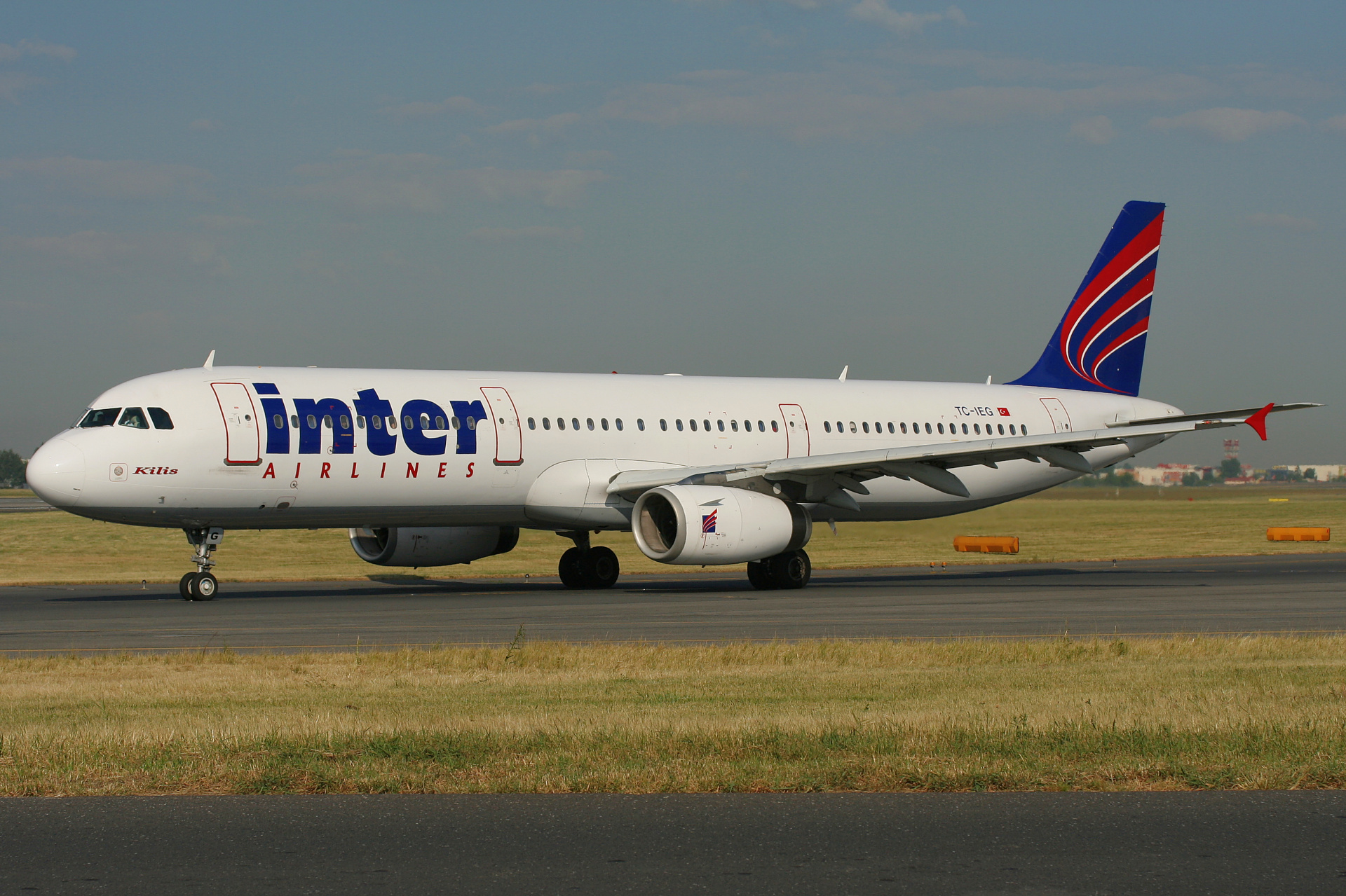 TC-IEG, Inter Airlines (Samoloty » Spotting na EPWA » Airbus A321-200)