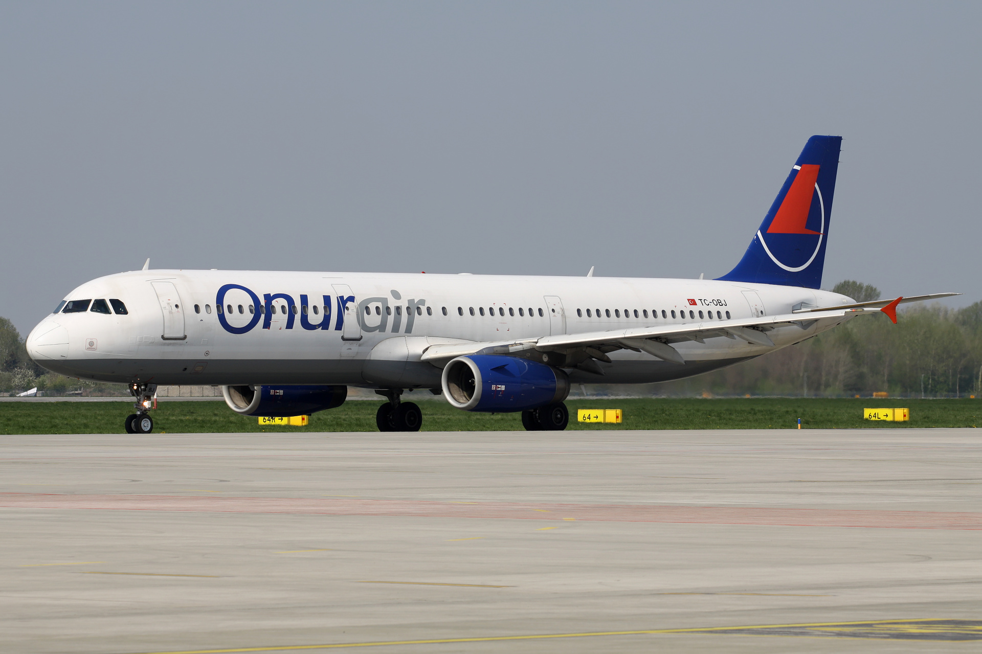 TC-OBJ, Onur Air (Aircraft » EPWA Spotting » Airbus A321-200)