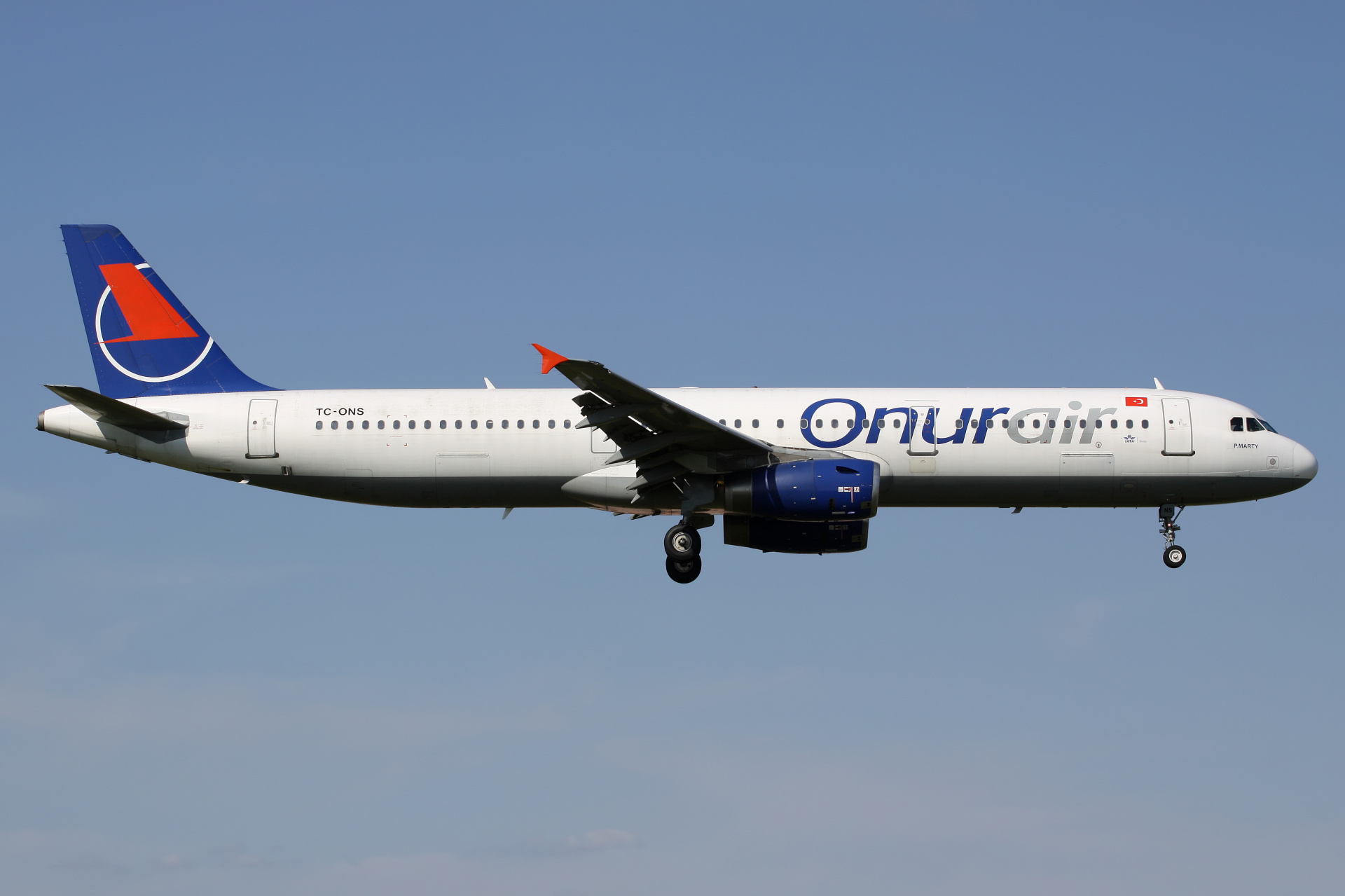 TC-ONS, Onur Air (Samoloty » Spotting na EPWA » Airbus A321-200)