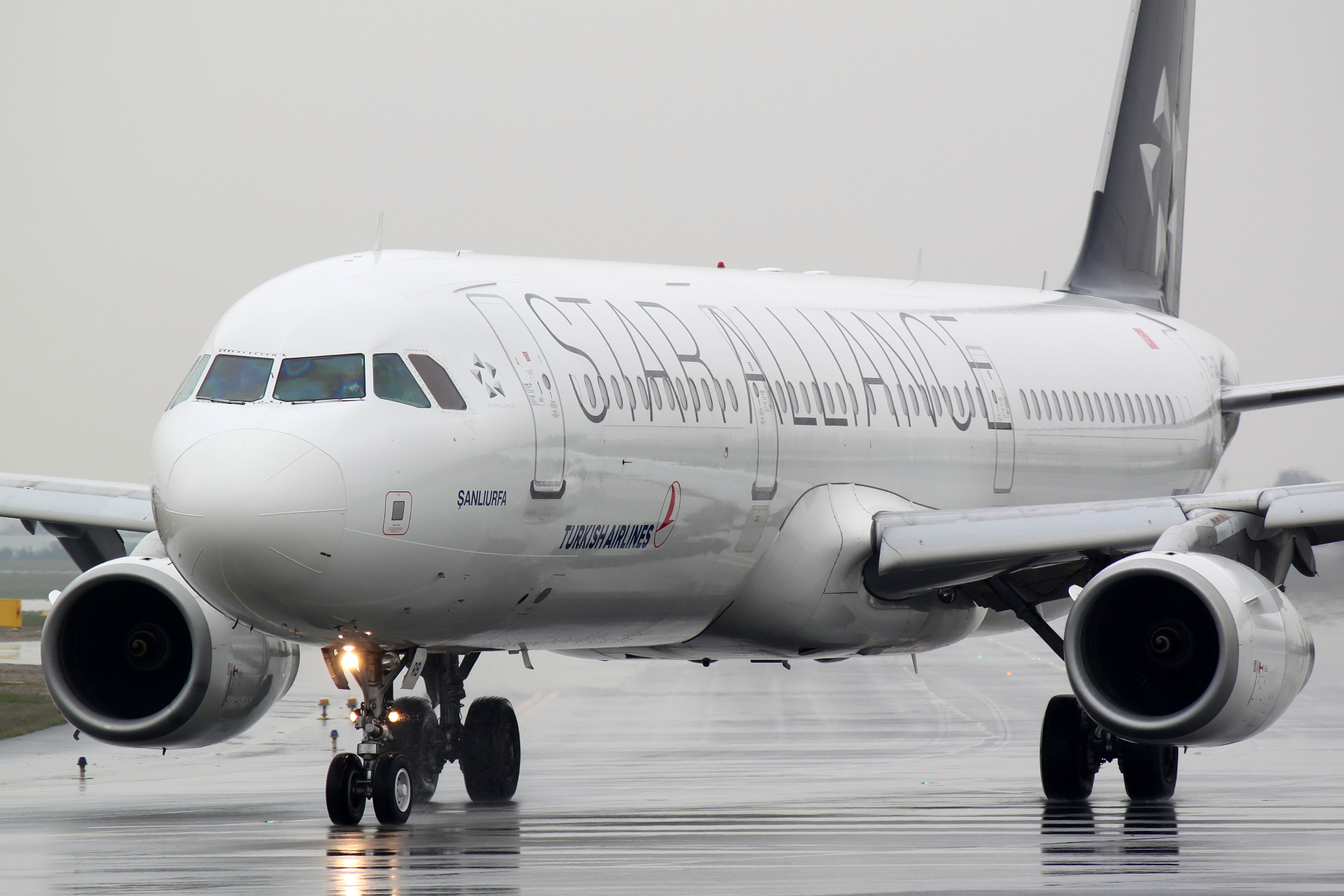 TC-JRB (malowanie Star Alliance) (Samoloty » Spotting na EPWA » Airbus A321-200 » THY Turkish Airlines)