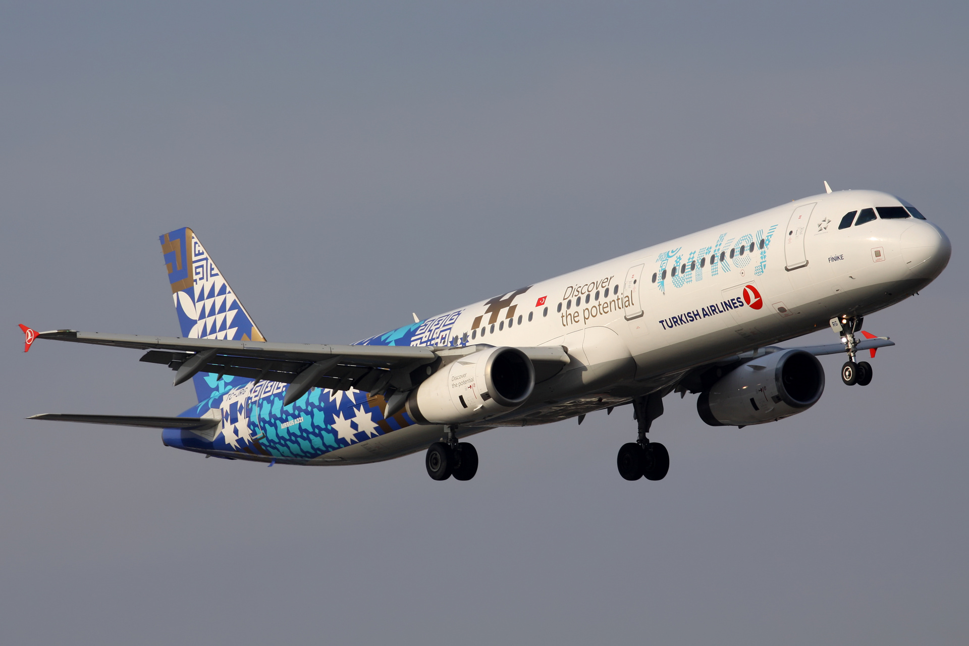 TC-JRG (Turkey - Discover the Potential livery) (Aircraft » EPWA Spotting » Airbus A321-200 » THY Turkish Airlines)