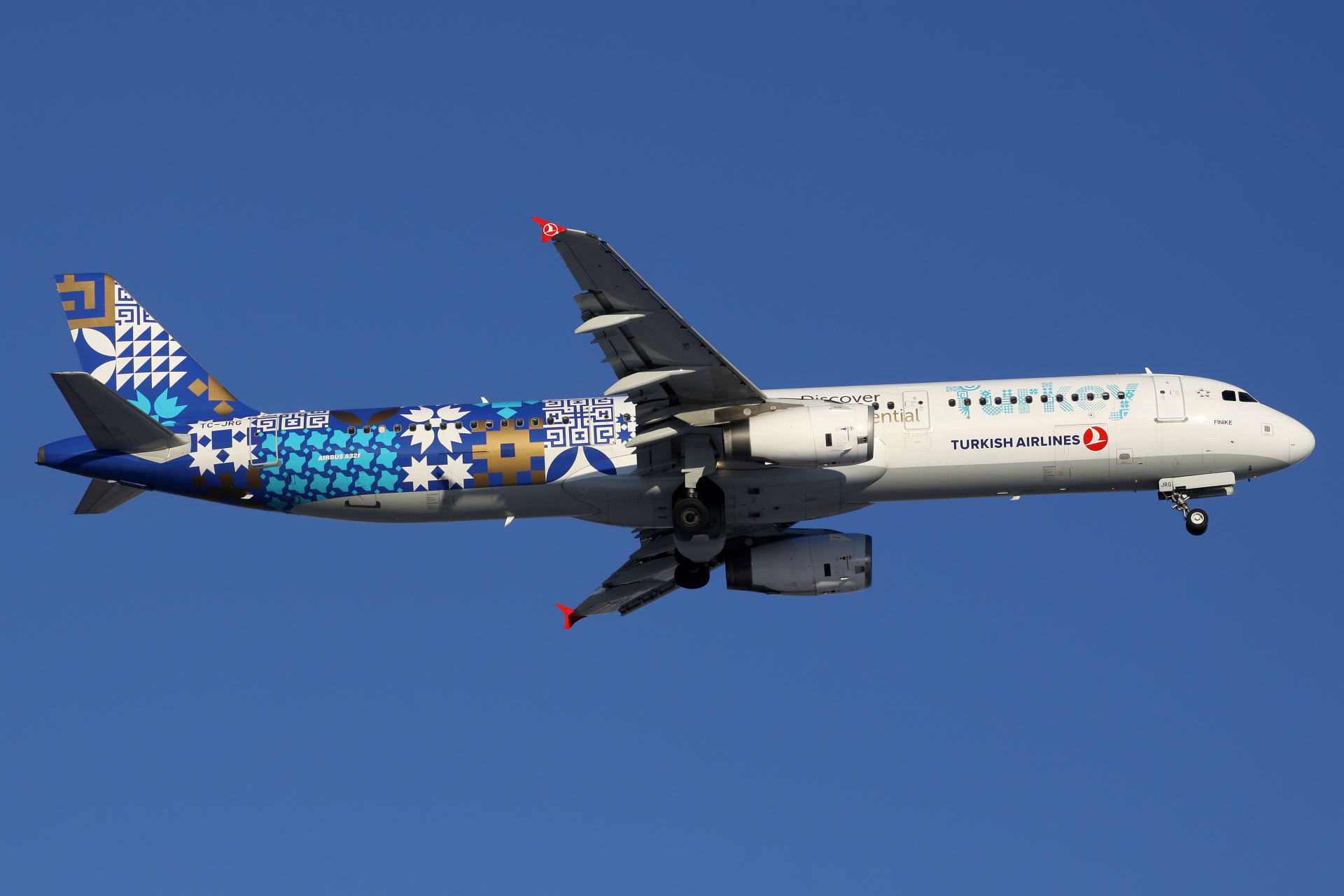 TC-JRG (malowanie Turkey - Discover the Potential) (Samoloty » Spotting na EPWA » Airbus A321-200 » THY Turkish Airlines)