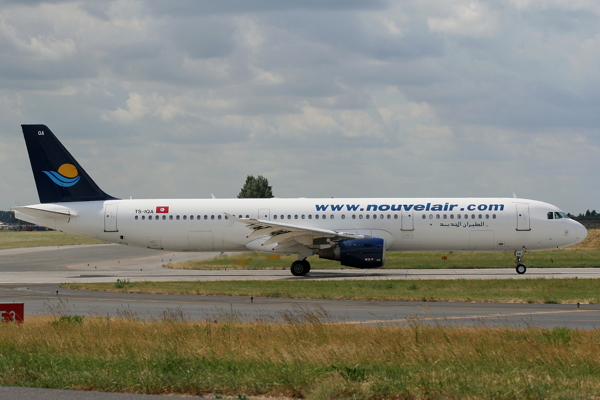 TS-IQA, Nouvelair (Samoloty » Spotting na EPWA » Airbus A321-200)