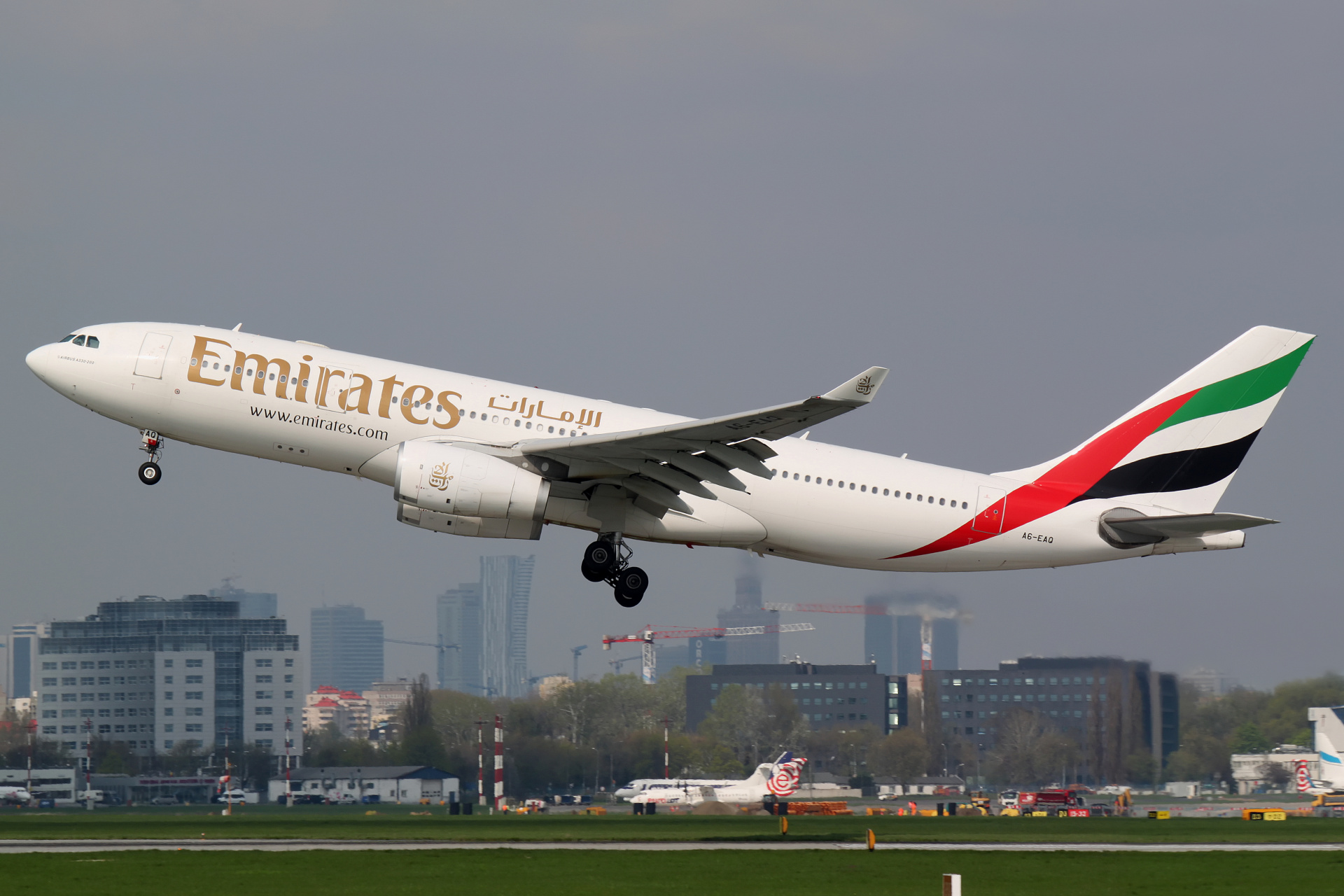 A6-EAQ (Aircraft » EPWA Spotting » Airbus A330-200 » Emirates)