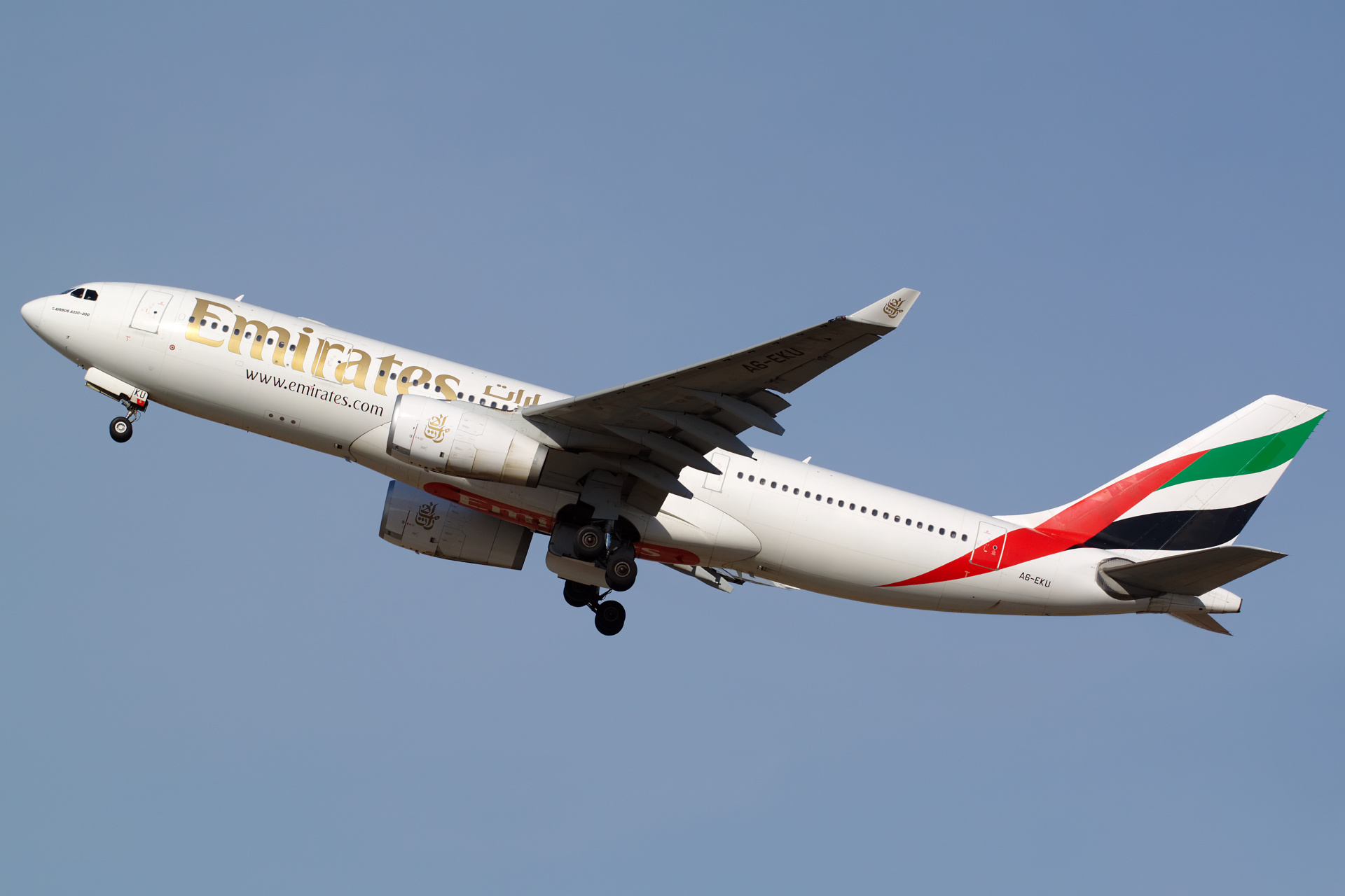 A6-EKU (Aircraft » EPWA Spotting » Airbus A330-200 » Emirates)