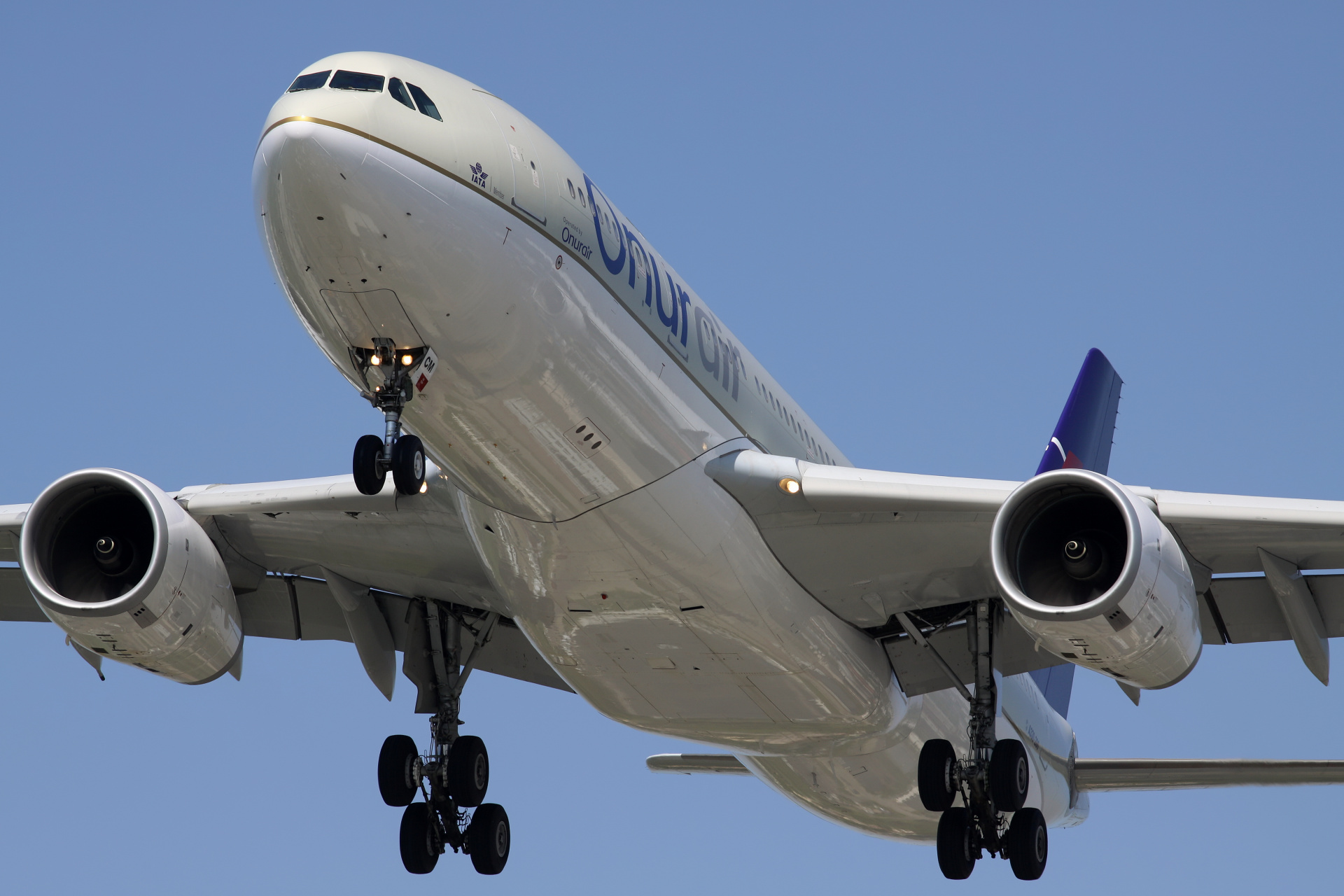 TC-OCM, Onur Air (Samoloty » Spotting na EPWA » Airbus A330-200)