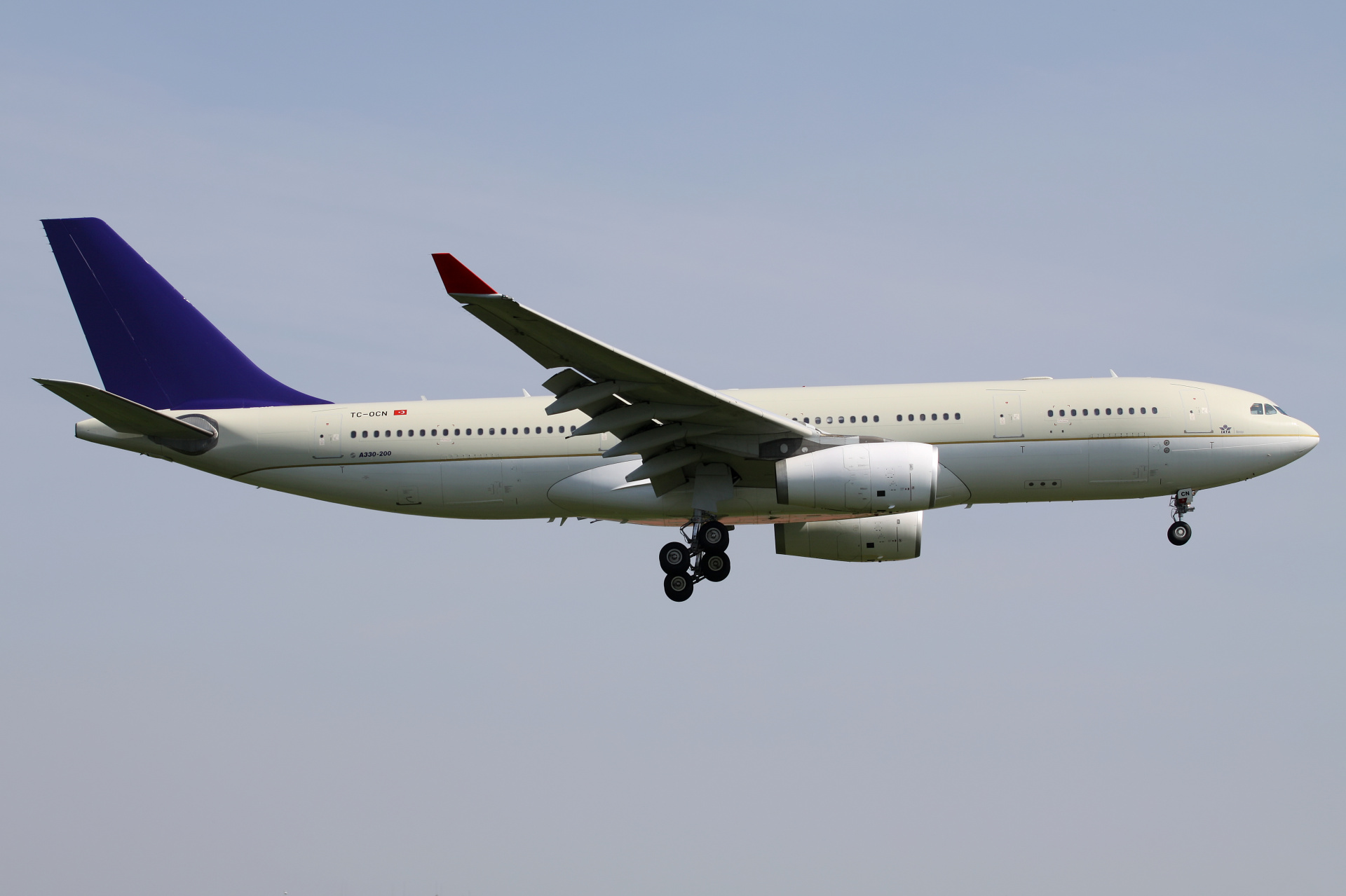TC-OCN, Onur Air (Samoloty » Spotting na EPWA » Airbus A330-200)