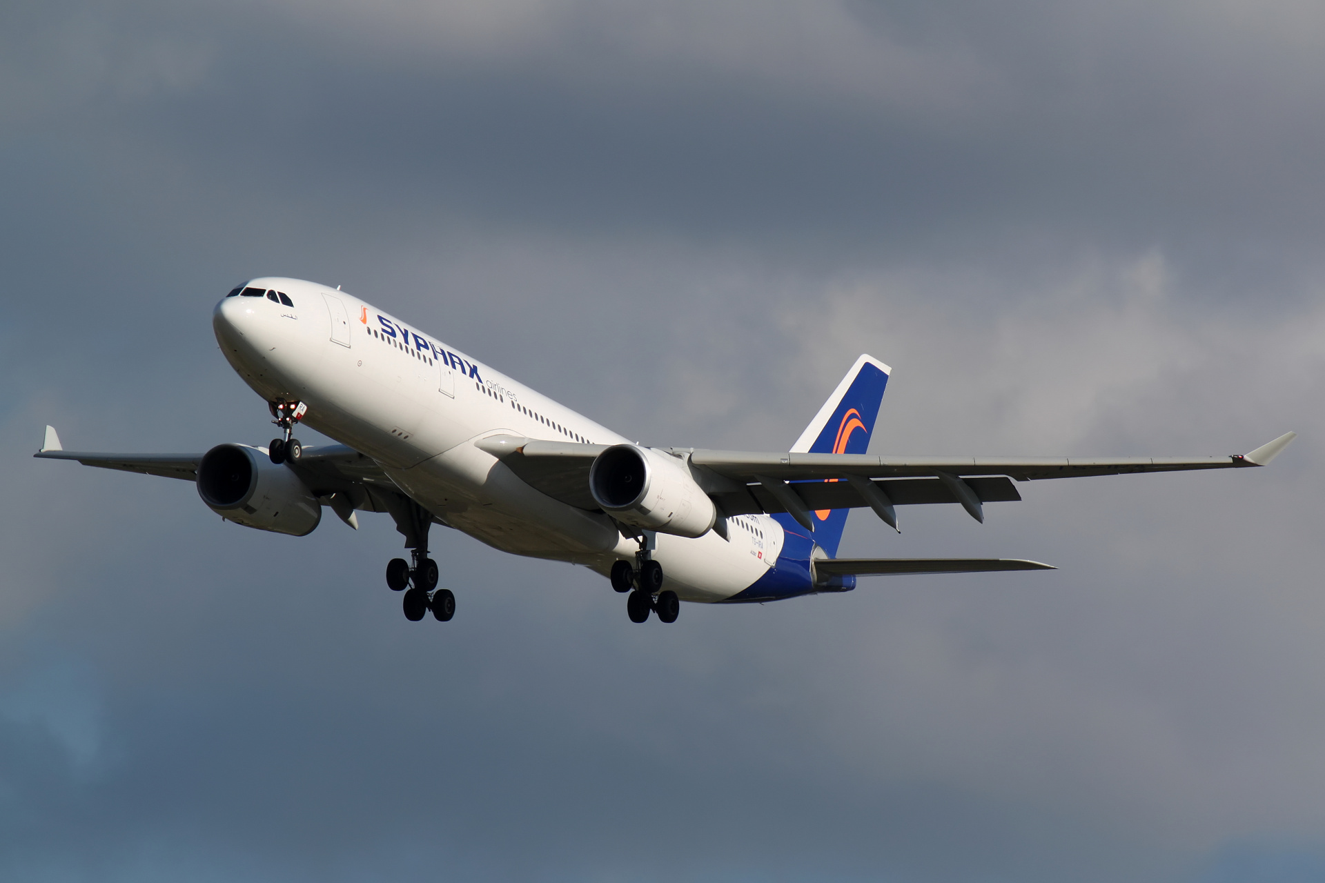 TS-IRA, Syphax Airlines (Samoloty » Spotting na EPWA » Airbus A330-200)