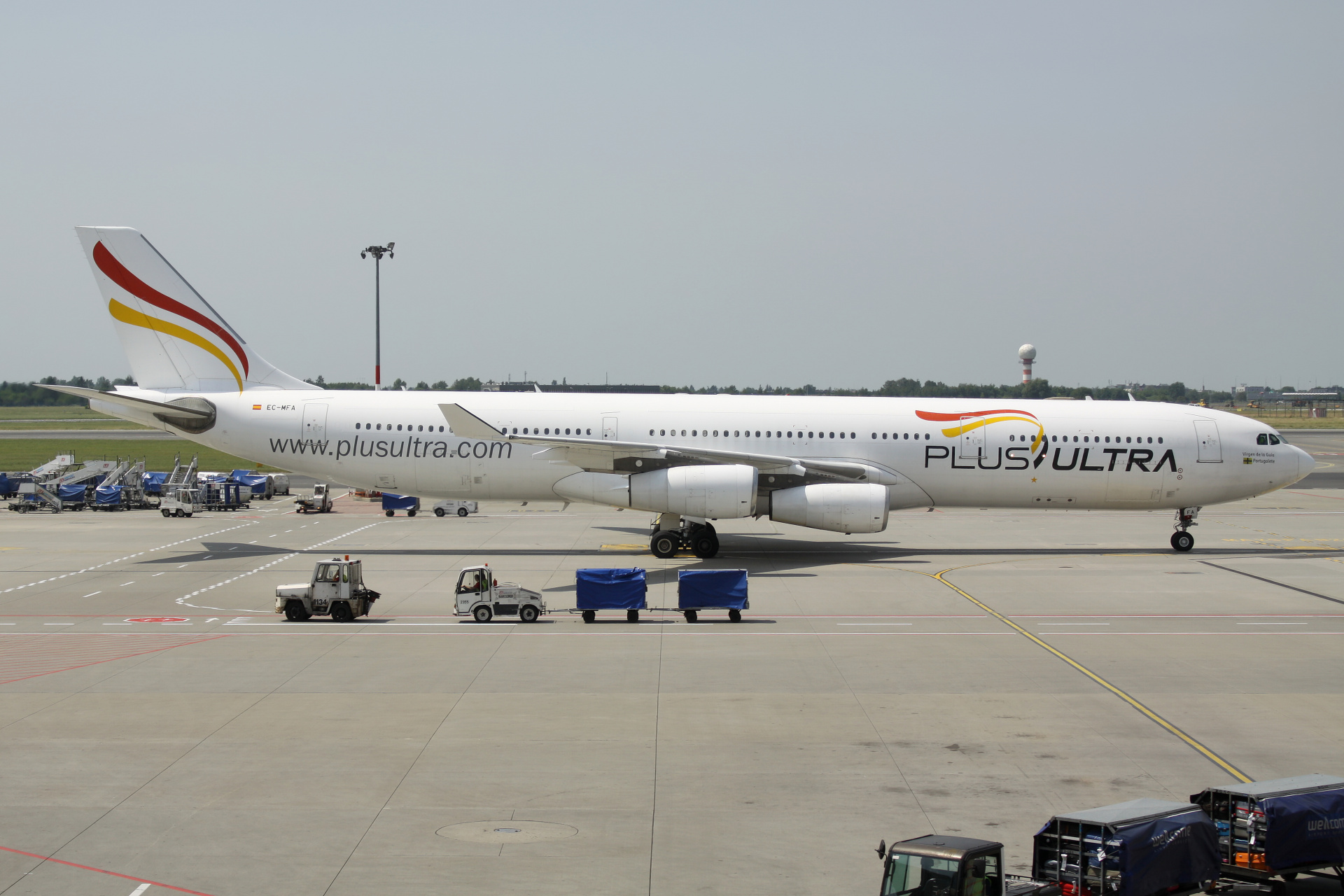 EC-MFA, Plus Ultra (Samoloty » Spotting na EPWA » Airbus A340-300)