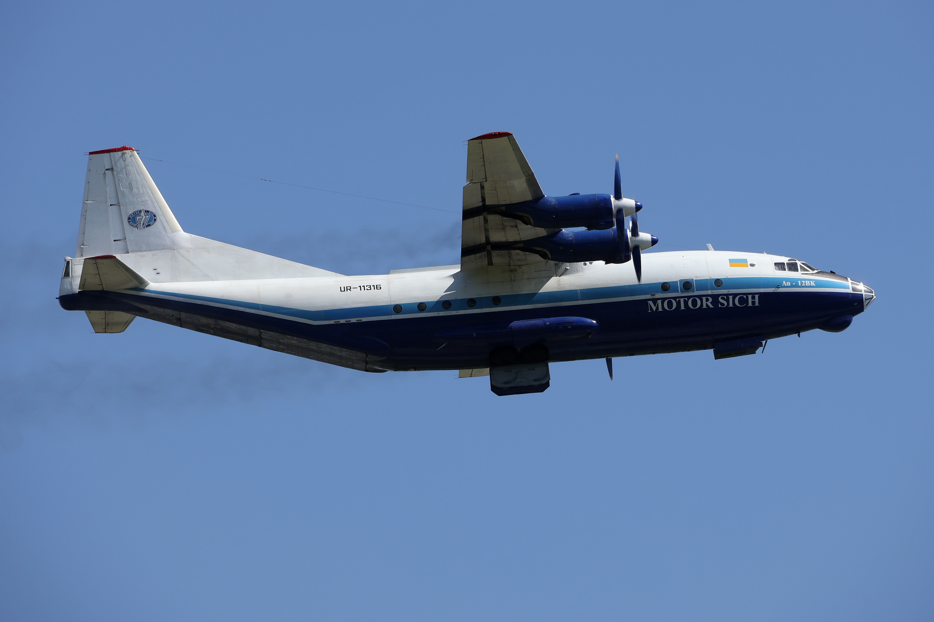 An-12BK, UR-11316, Motor Sicz (Samoloty » Spotting na EPWA » Antonow An-12)