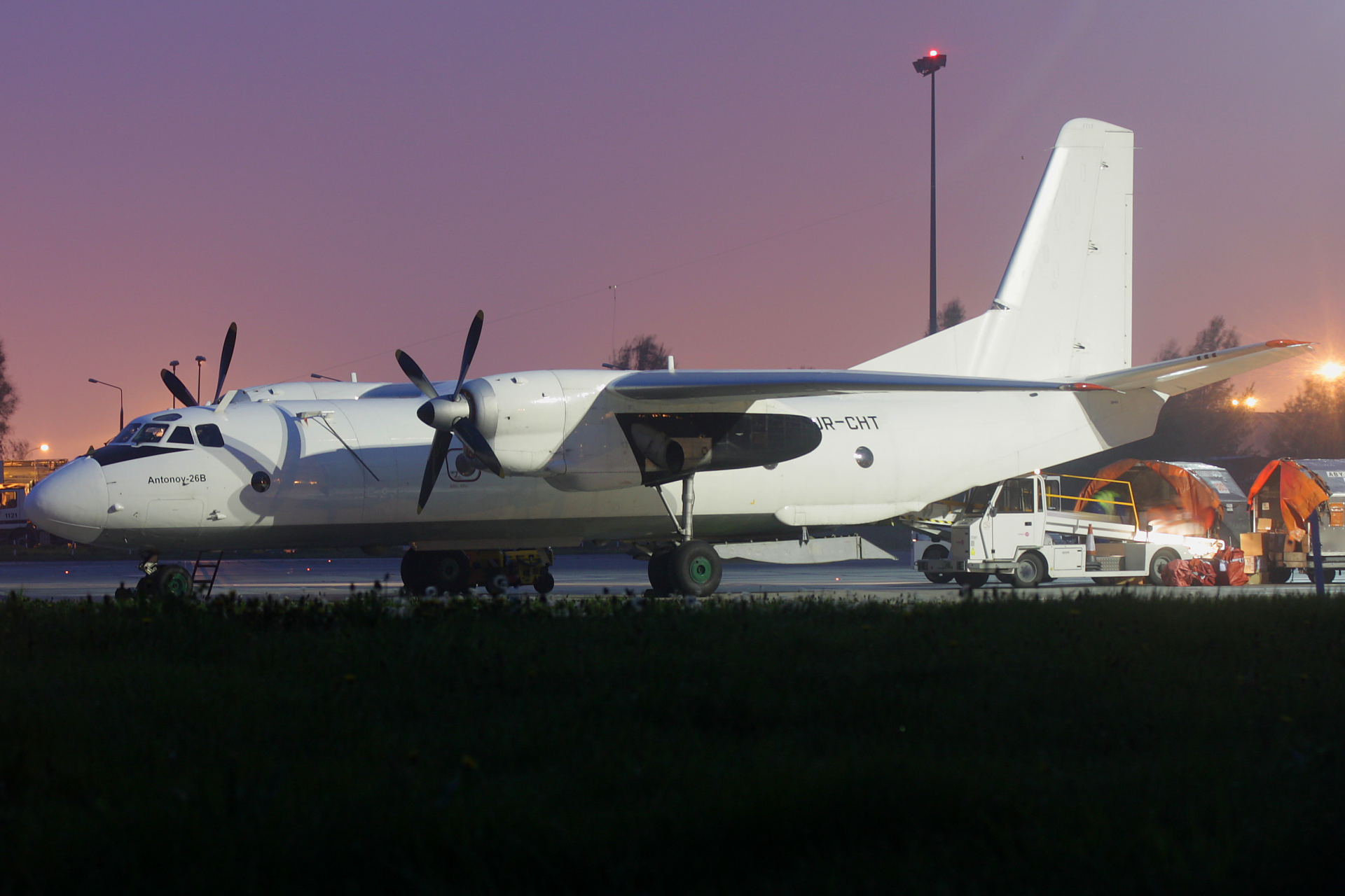 An-26B, UR-CHT, Meridian (Samoloty » Spotting na EPWA » Antonow An-26)