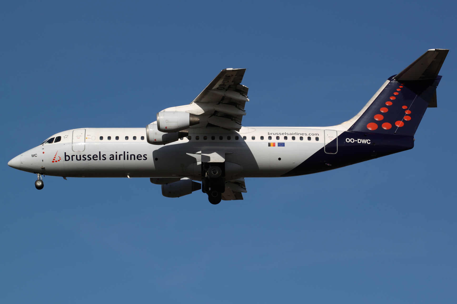 OO-DWC (Aircraft » EPWA Spotting » BAe 146 and revisions » Avro RJ100 » Brussels Airlines)