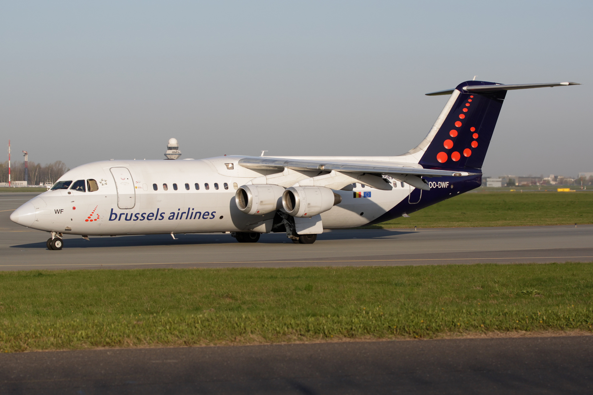 OO-DWF (Aircraft » EPWA Spotting » BAe 146 and revisions » Avro RJ100 » Brussels Airlines)